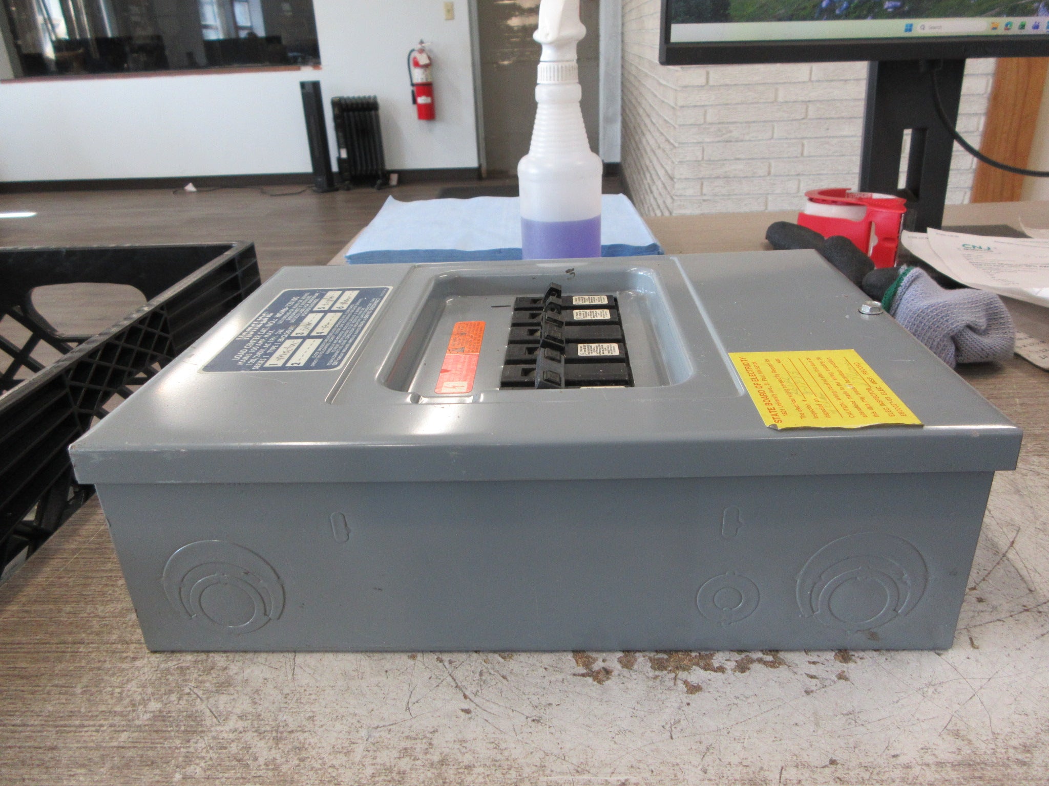 Homeline Main Lug Circuit Breaker Panel HOM6-12L100 Mains 100A Max Used