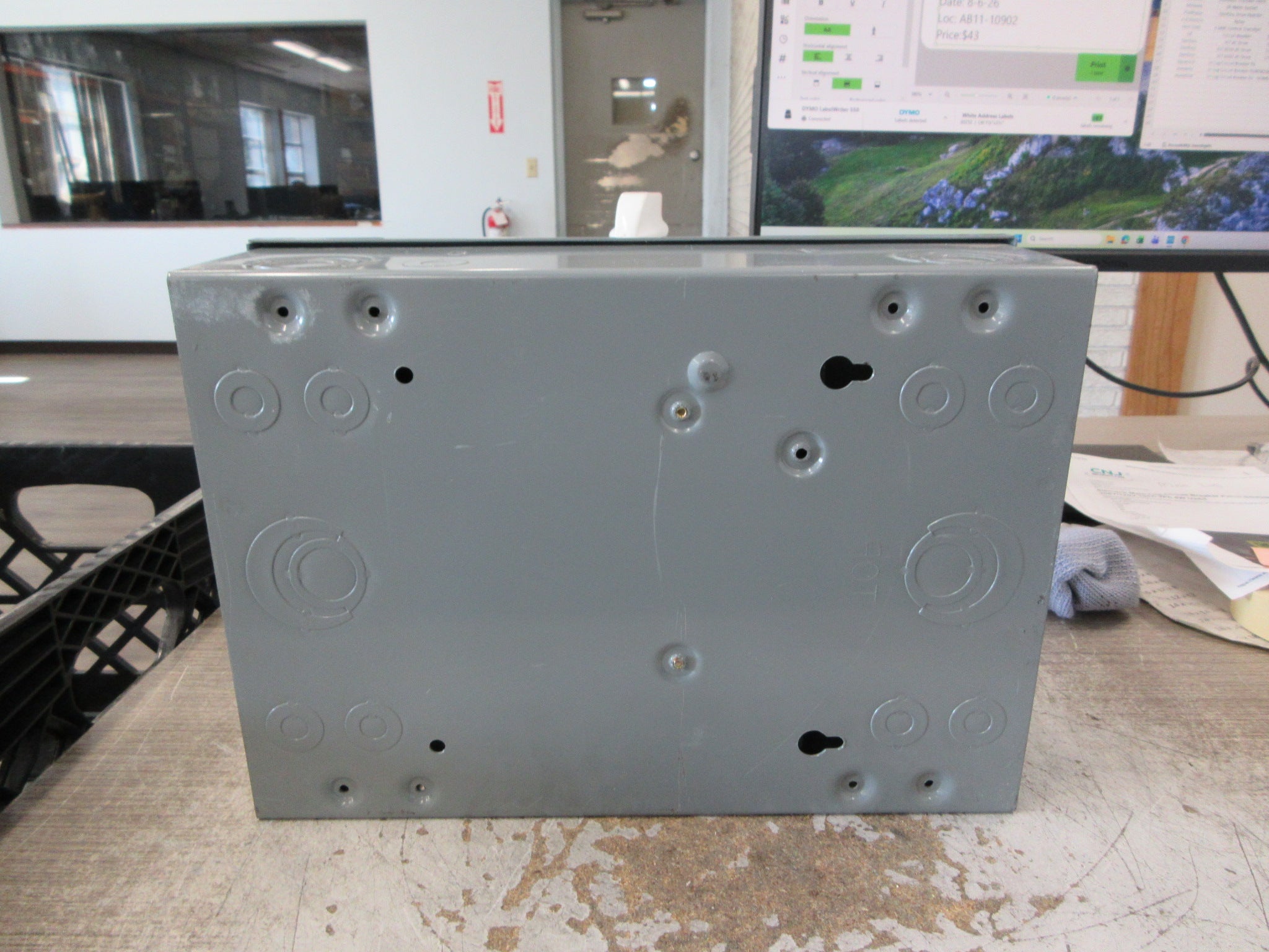 Homeline Main Lug Circuit Breaker Panel HOM6-12L100 Mains 100A Max Used