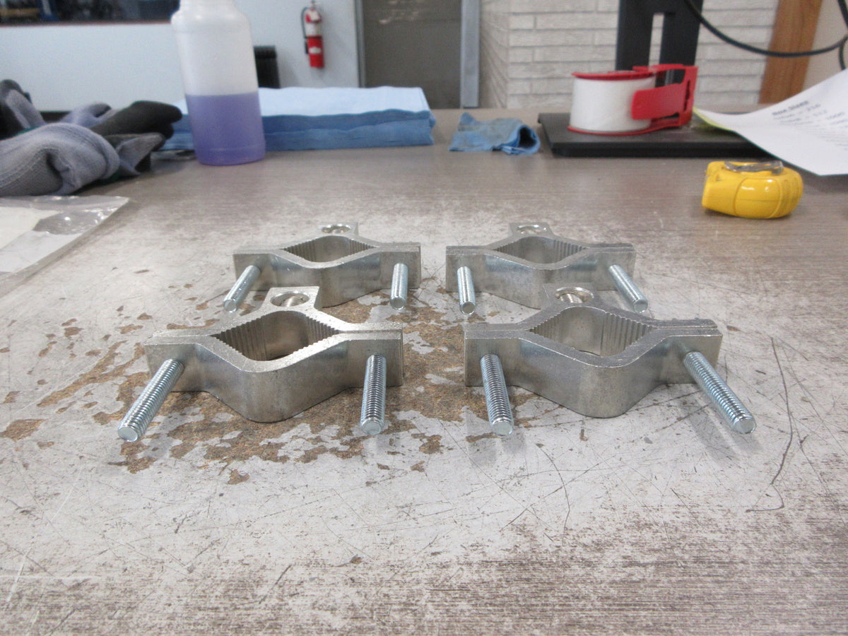 Burndy Grounding Clamp GC18A 250-6 , 1 1/4"-1 1/2"-2" Pipe New Surplus