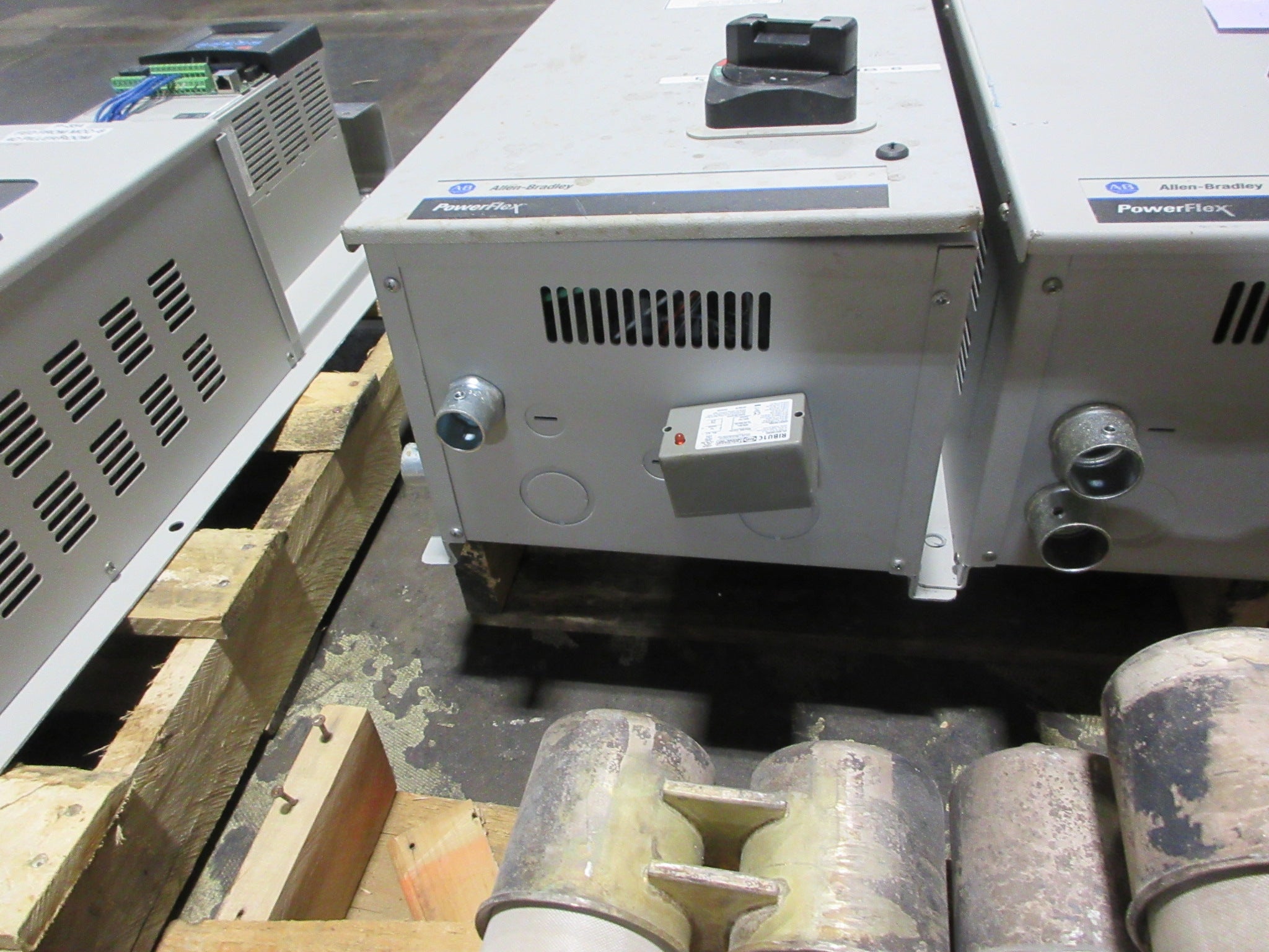 Allen-Bradley PowerFlex 400 AC Drive w/ Bypass 22C-D038A103 Ser. A 25HP 3Ph Used