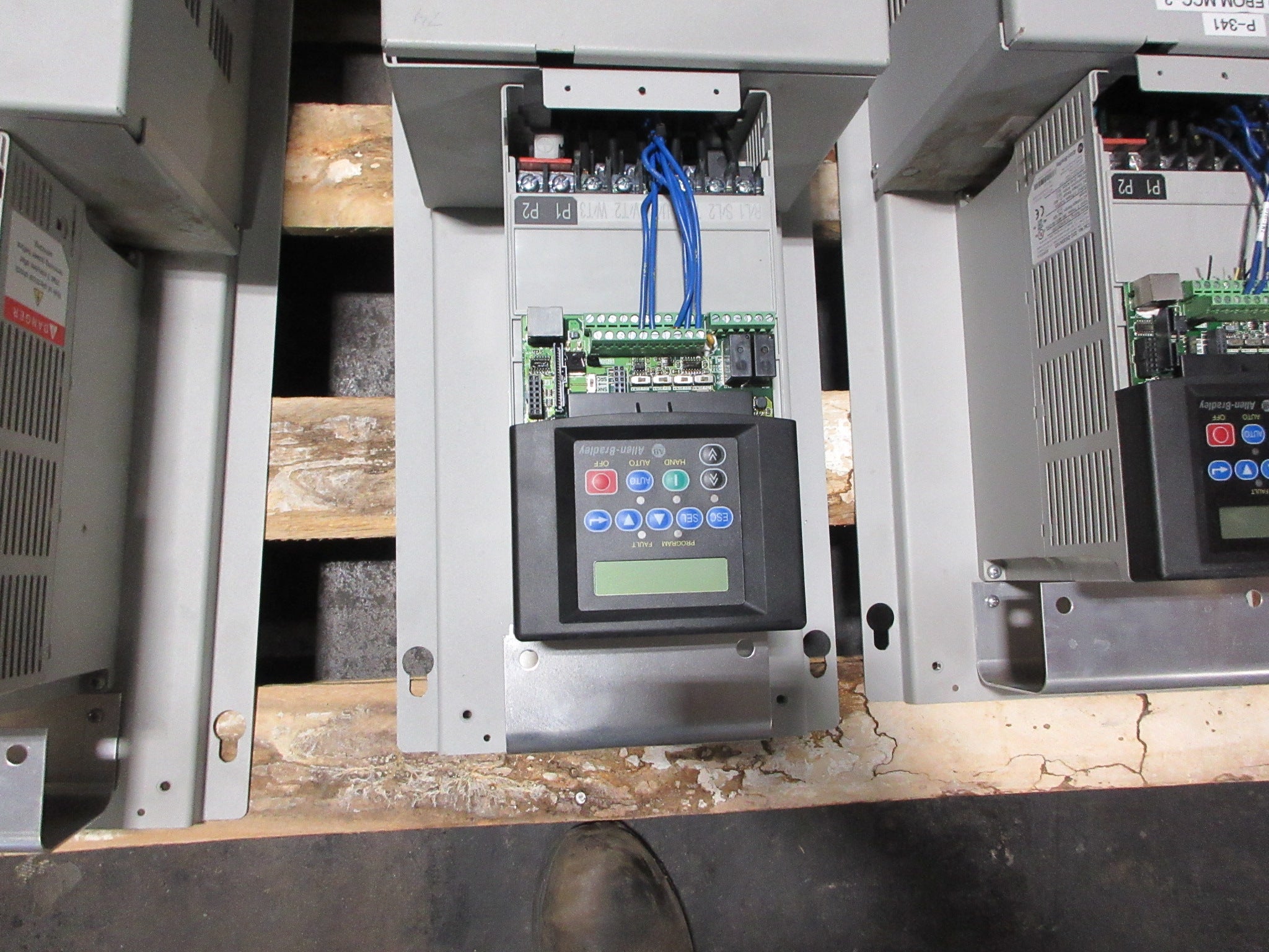 Allen-Bradley PowerFlex 400 AC Drive w/ Bypass 22C-D030N103 20HP 3Ph *No Cover*