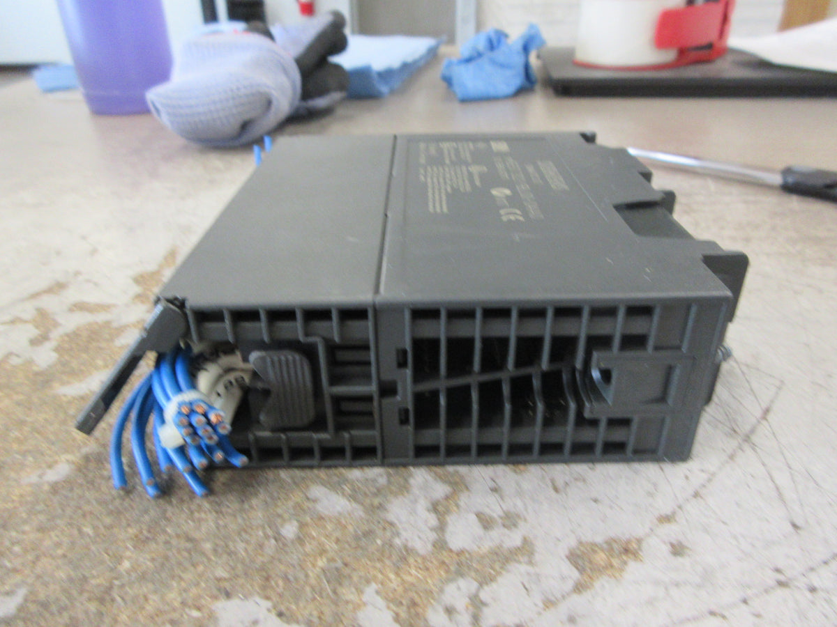 Siemens Simatic S7 Digital Output Module 6ES7 322-1BL00-0AA0 E-Stand: 8 Used