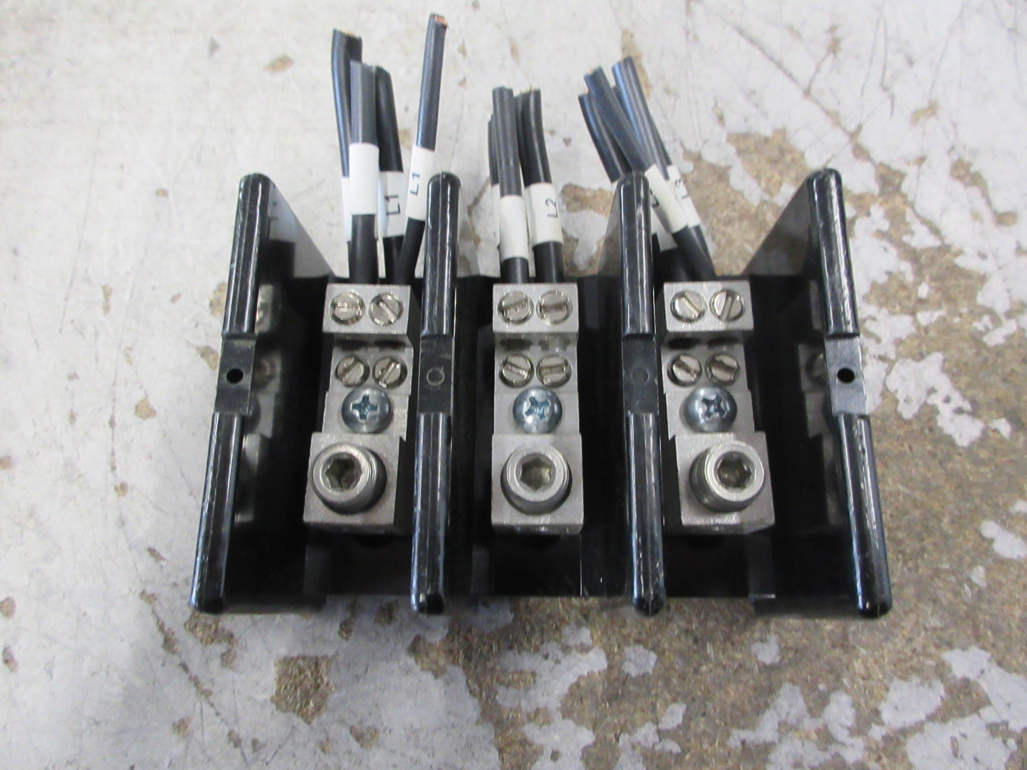 Littelfuse Power Distribution Block LD0402 3 175A 600V 3P *No Cover* Used