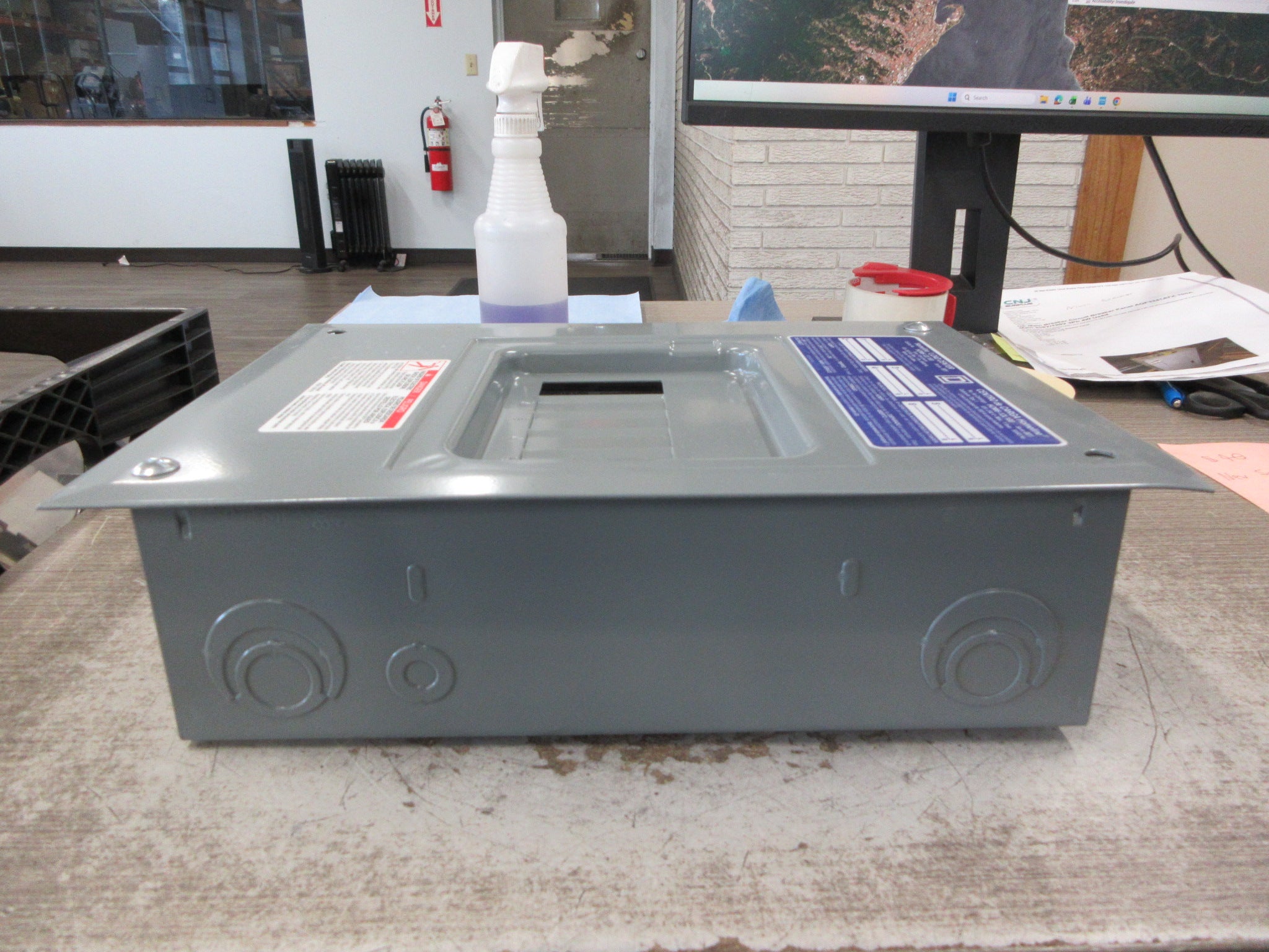 Square D Main Lug Circuit Breaker Panel HOM6-12L100 120/240V New Surplus