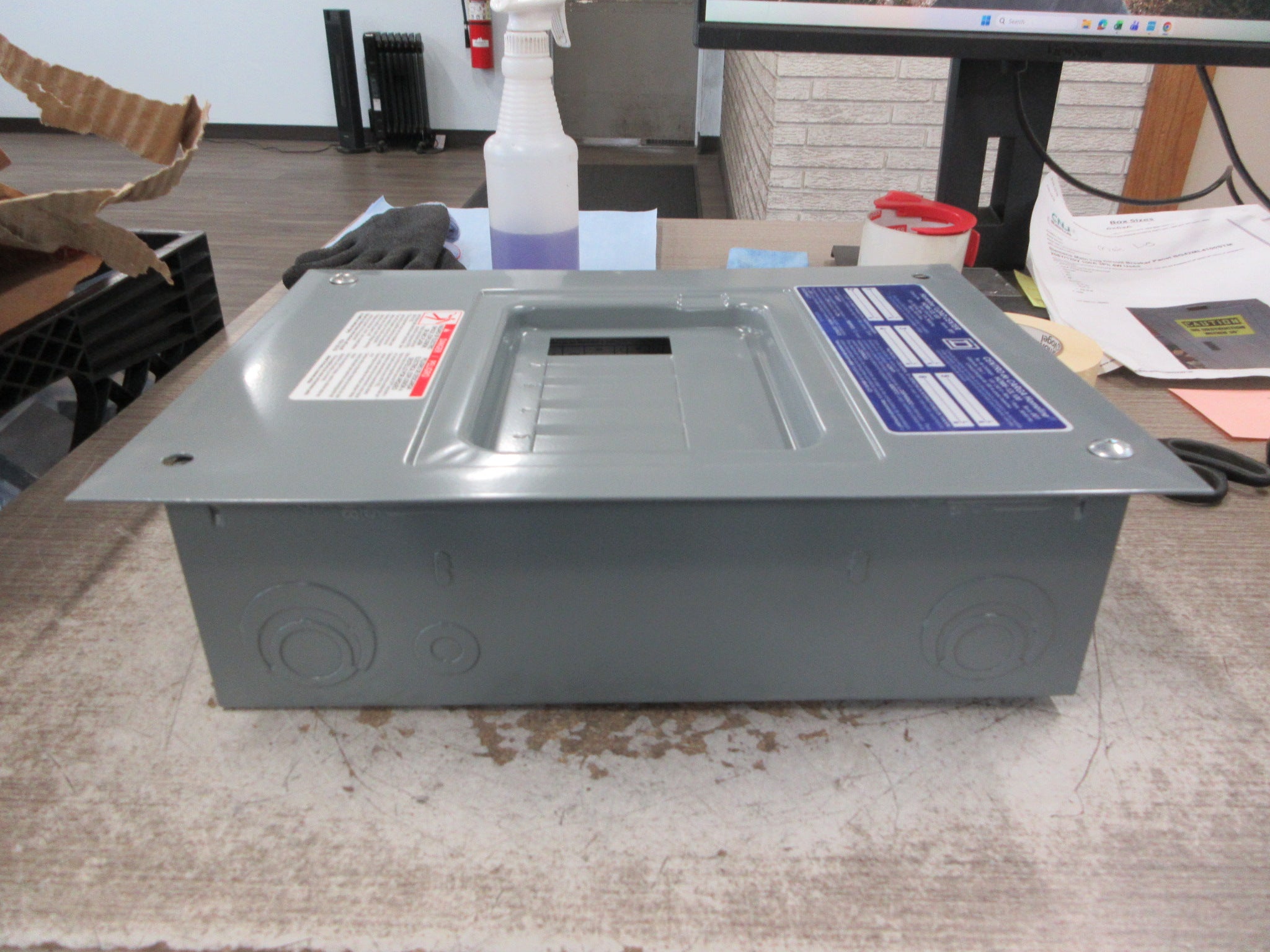 Square D Main Lug Circuit Breaker Panel HOM6-12L100 120/240V New Surplus