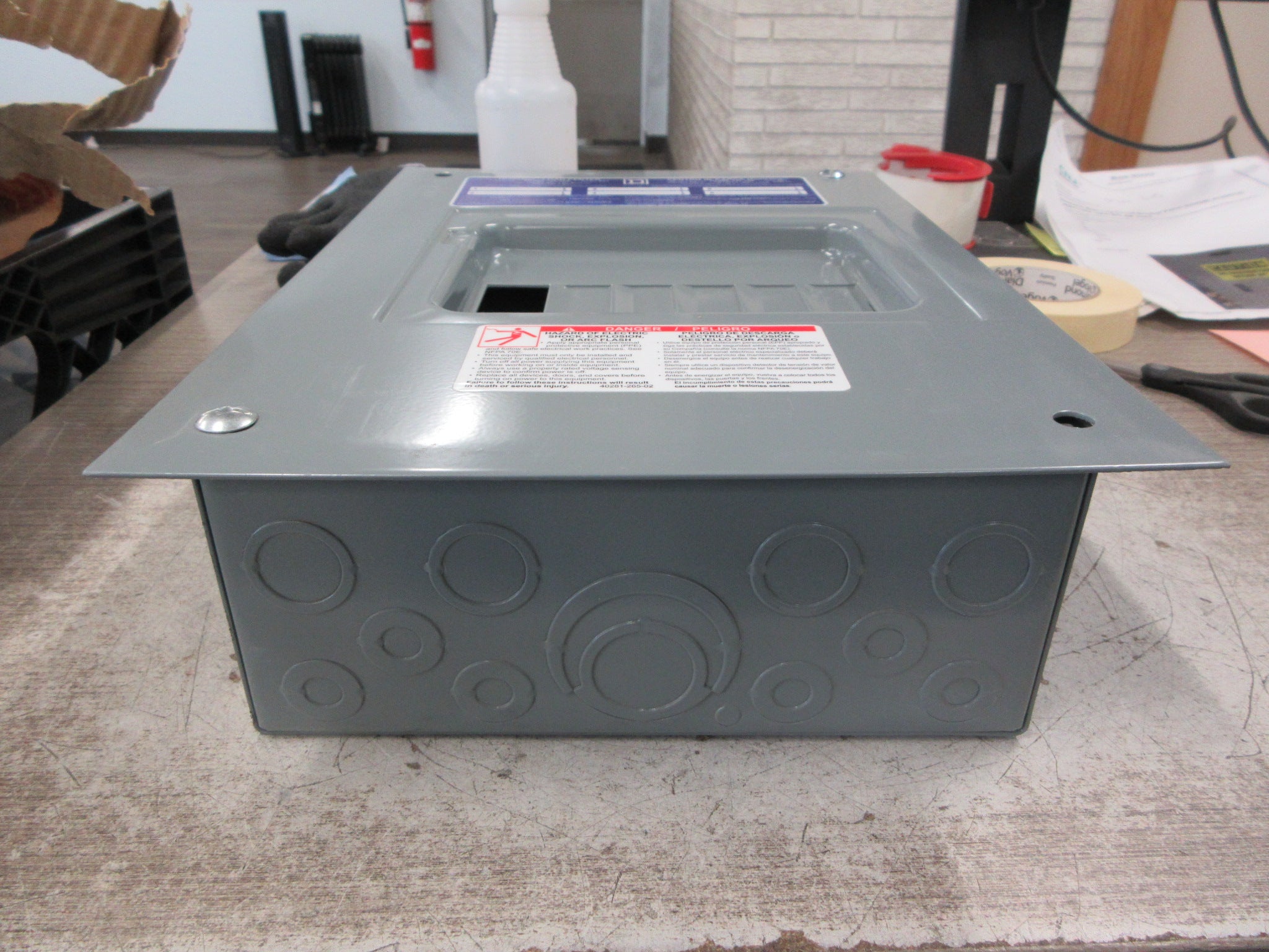 Square D Main Lug Circuit Breaker Panel HOM6-12L100 120/240V New Surplus