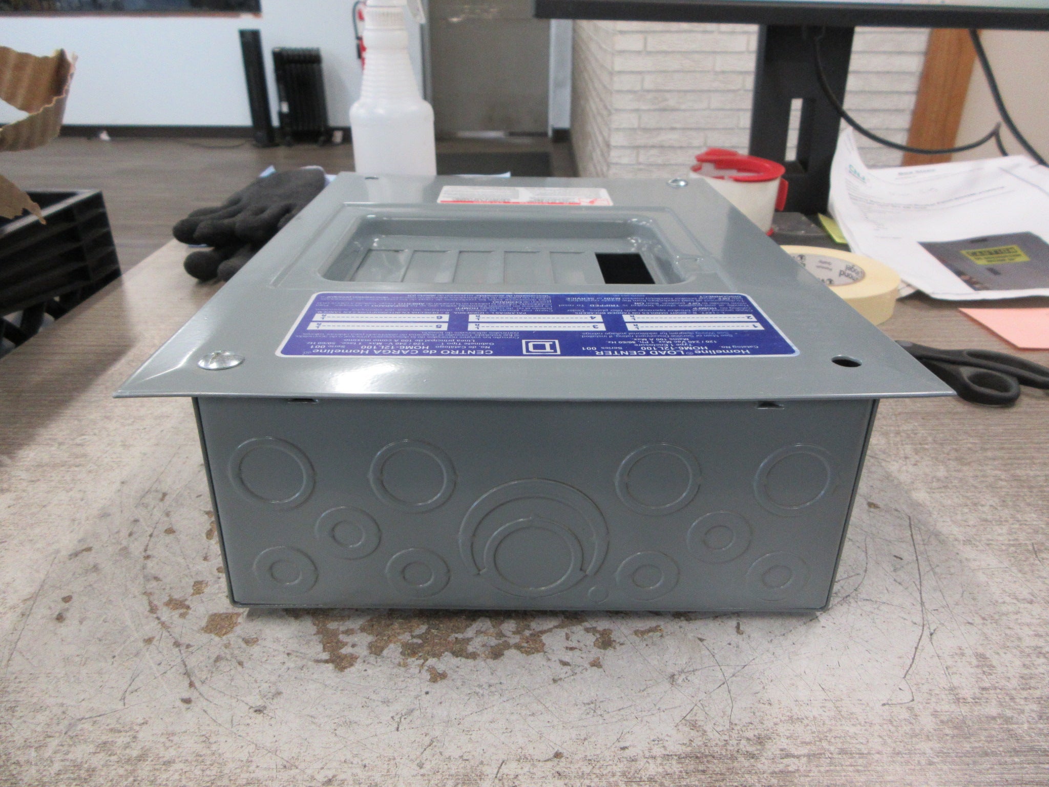 Square D Main Lug Circuit Breaker Panel HOM6-12L100 120/240V New Surplus