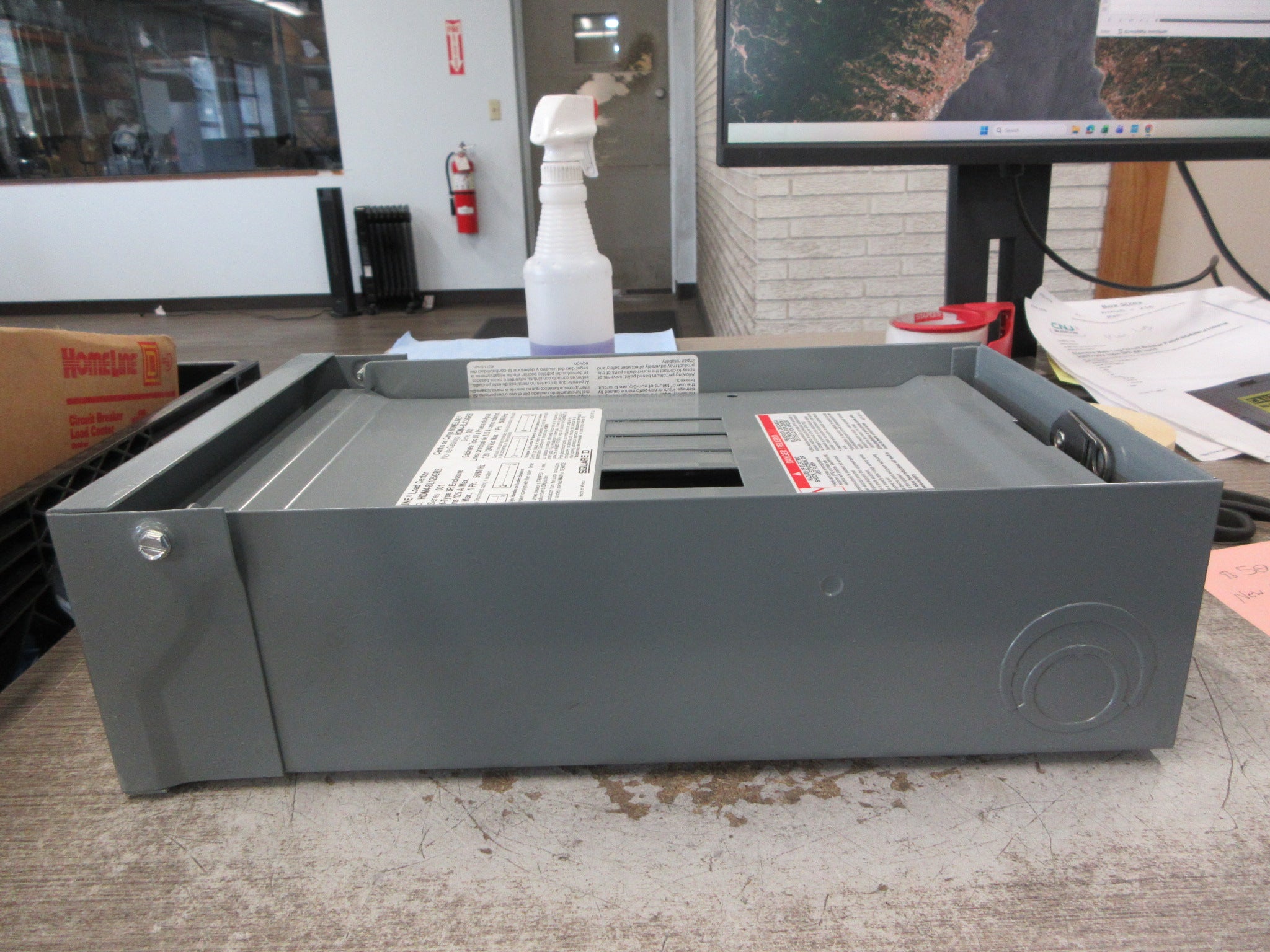Square D Main Lug Circuit Breaker Panel HOM4-8L125GRB 120/240V Max New Surplus