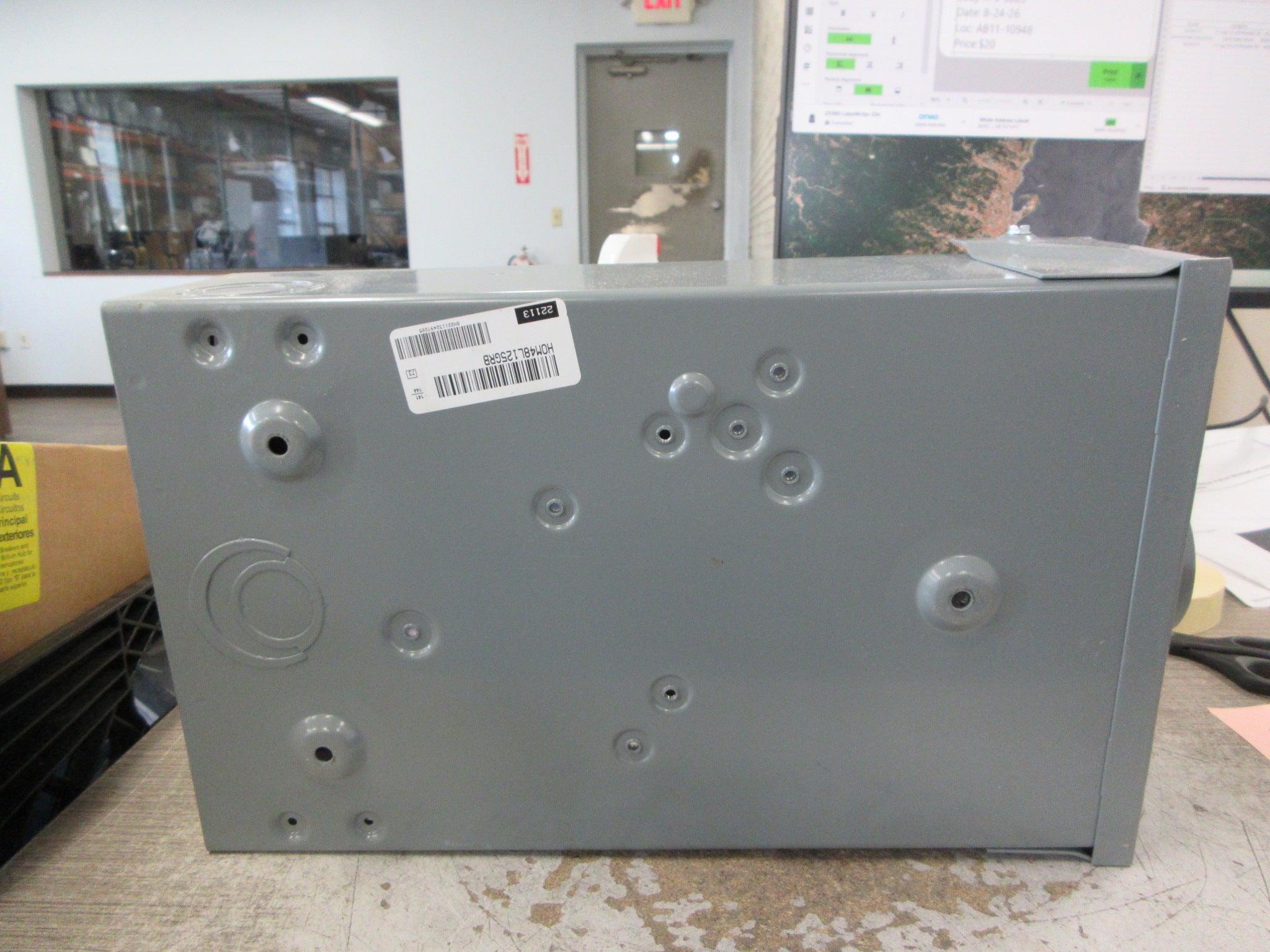 Square D Main Lug Circuit Breaker Panel HOM4-8L125GRB 120/240V Max New Surplus