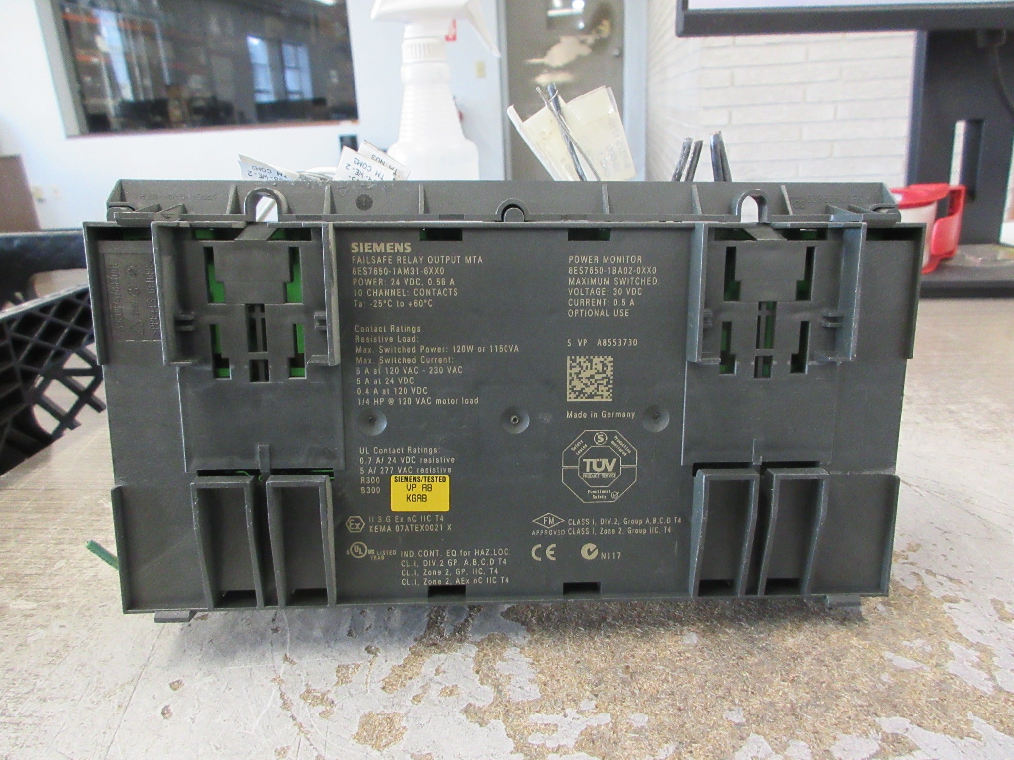 Siemens Failsafe Relay Output MTA 6ES7650-1AM31-6XX0 10-Ch *Chipped Case* Used