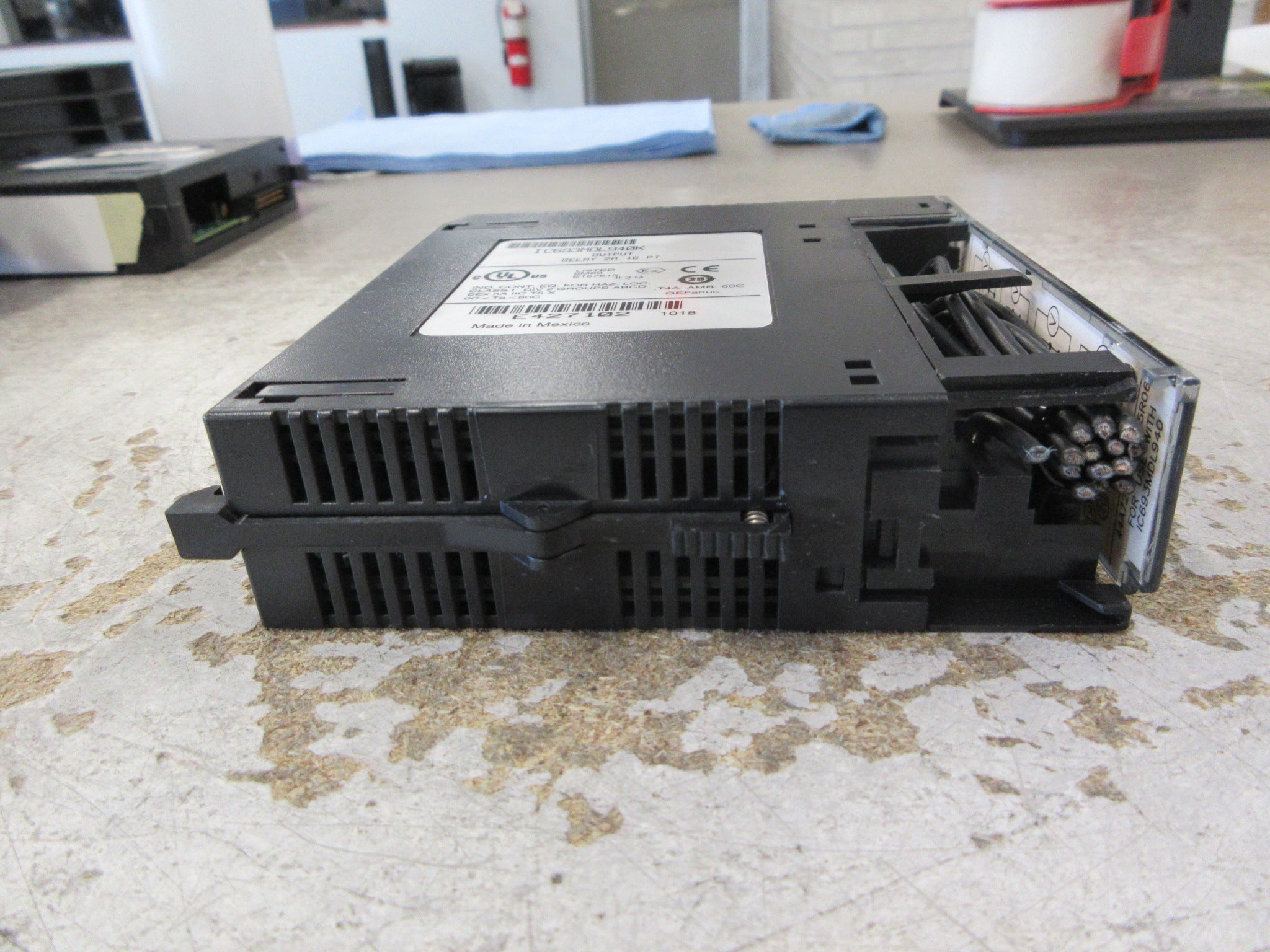 GE Fanuc Output Module IC693MDL940K 16 PT *Broken Cover* Used