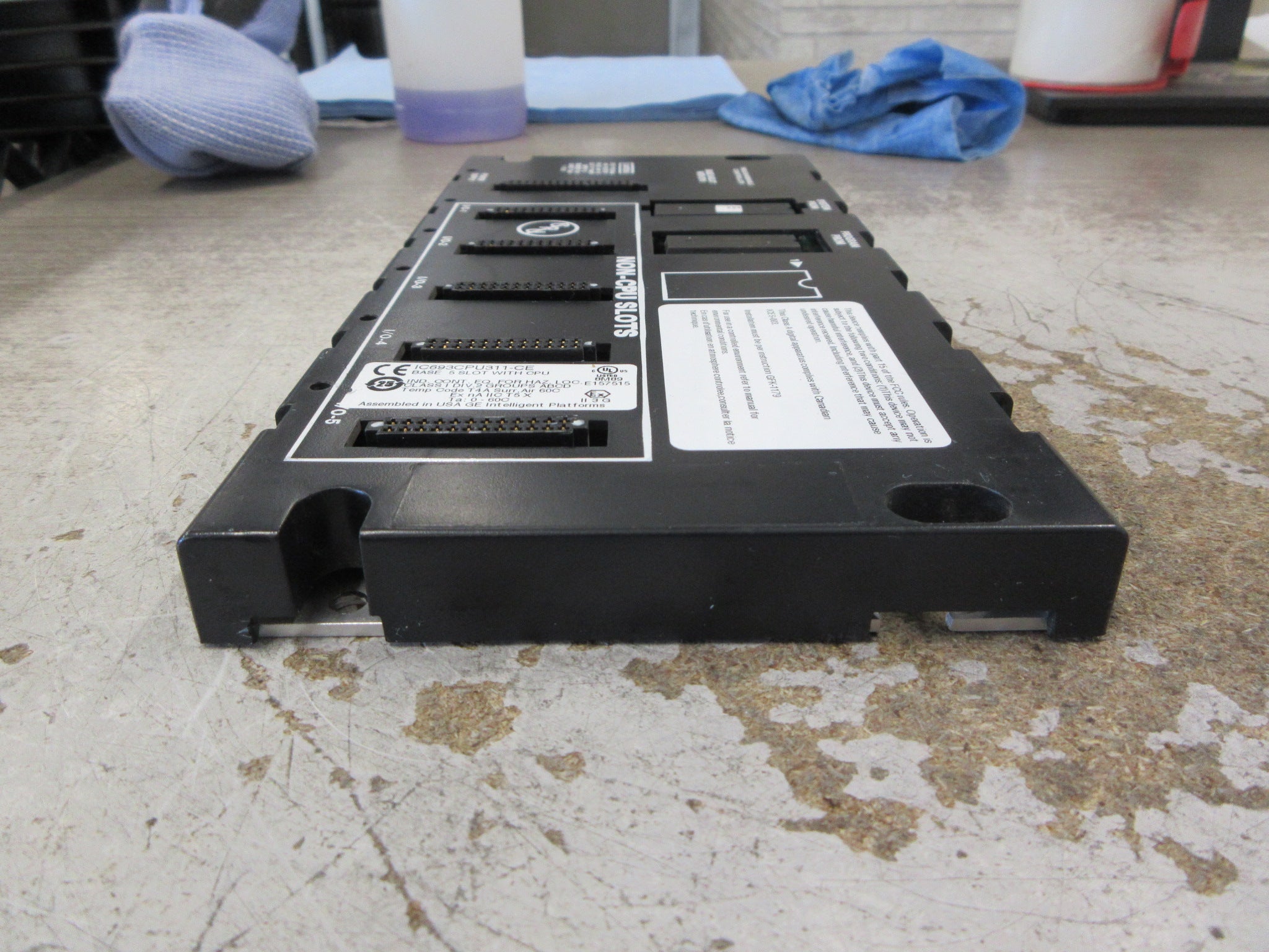 GE Fanuc Base IC693CPU311-CE 5-Slot W/CPU Used