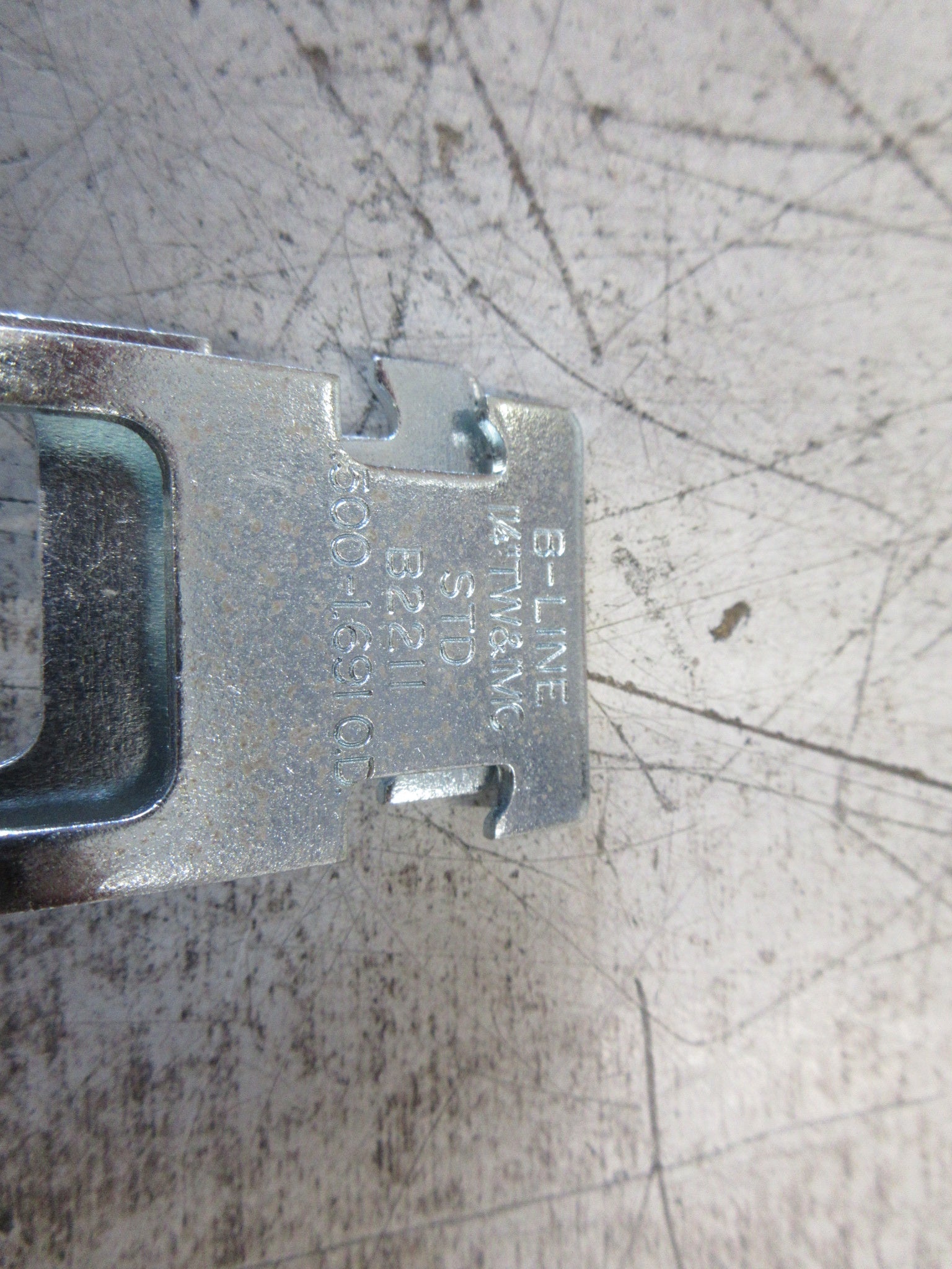 Cooper B-Line Multi-Grip Pipe Clamp B2211PA ZN (1 1/4) Size: 1 1/4 New Surplus