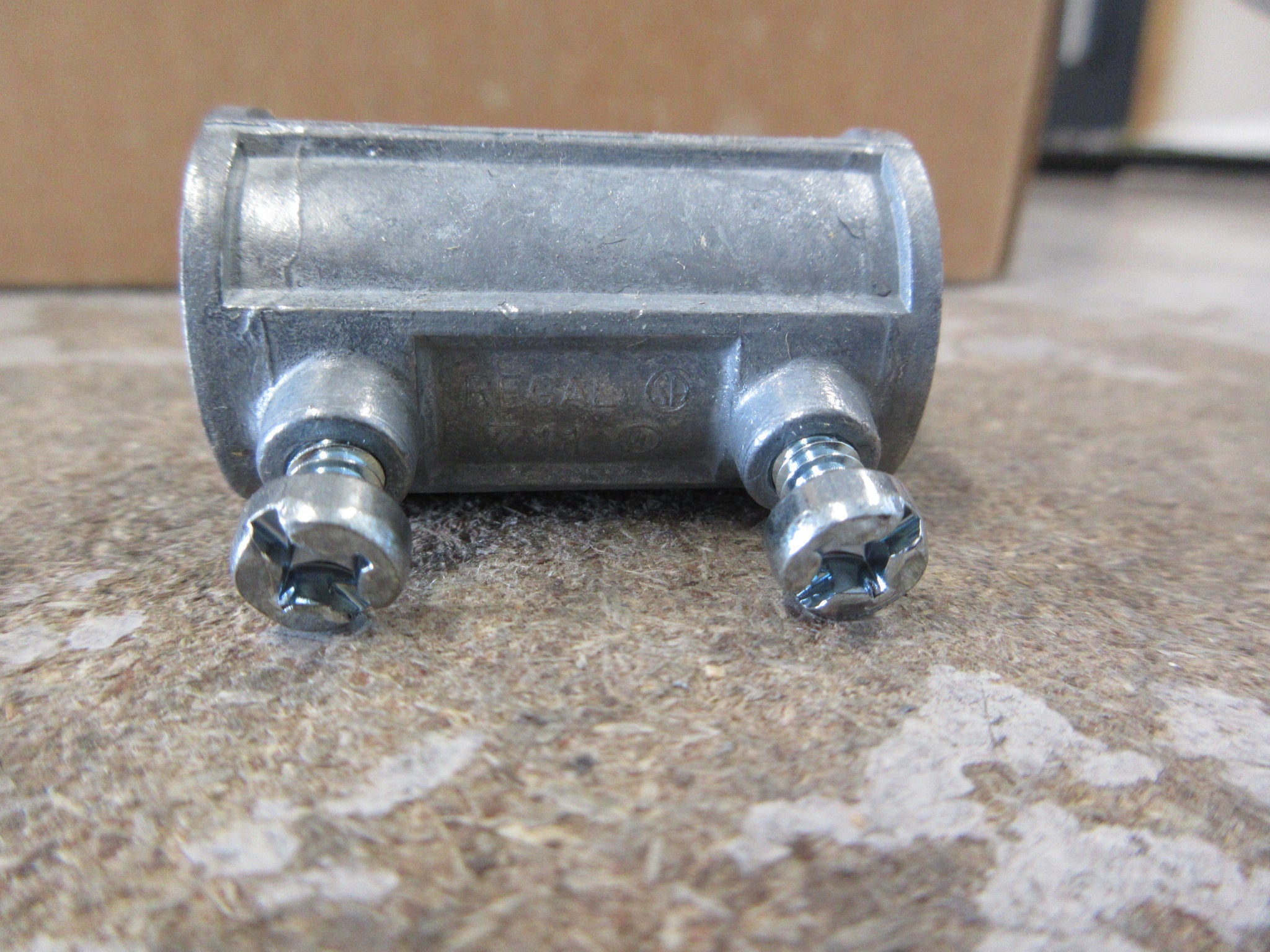Regal EMT Set Screw Coupling 711 1/2" *Box of 50* New Surplus