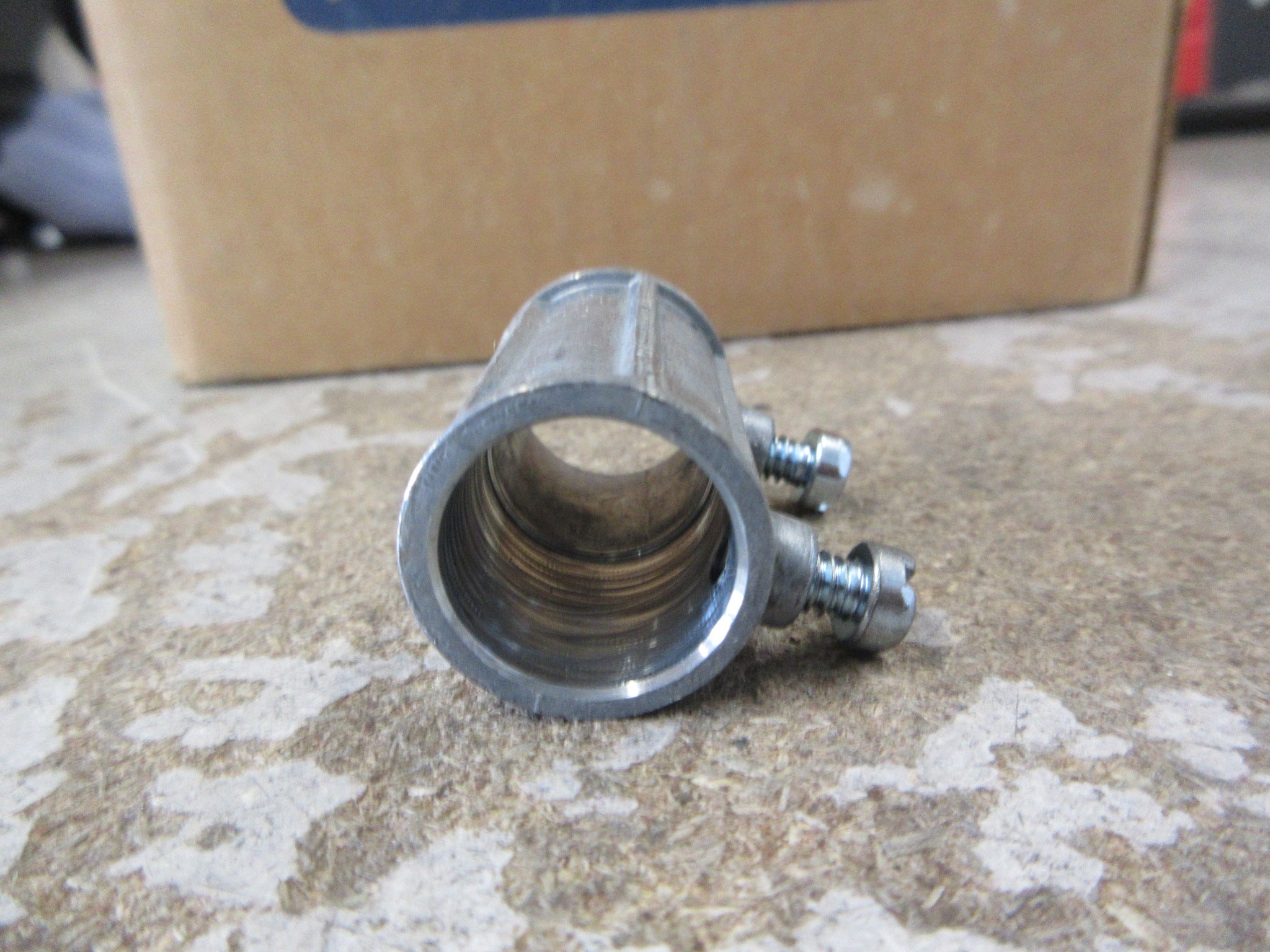 Regal EMT Set Screw Coupling 711 1/2" *Box of 50* New Surplus