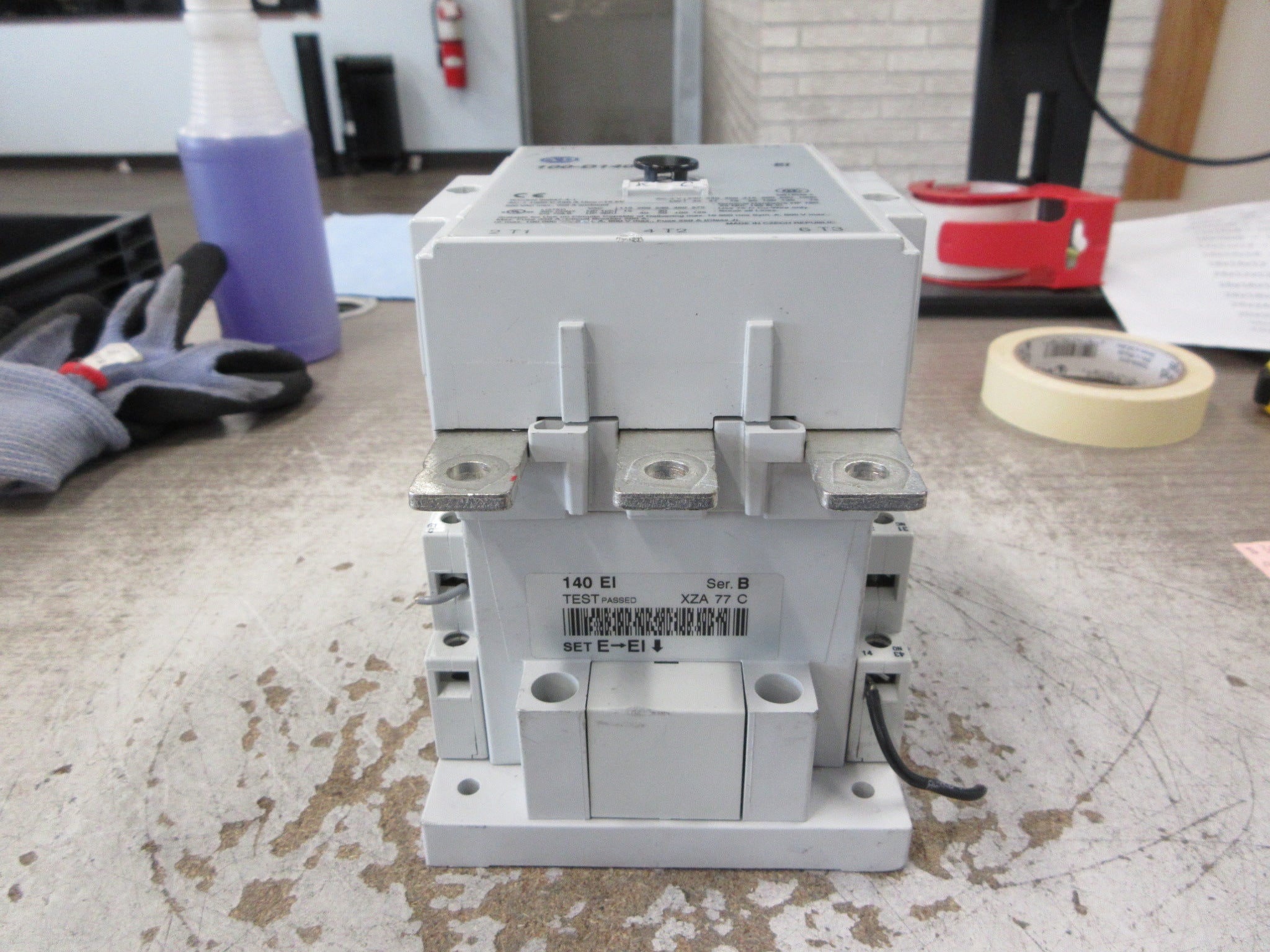 Allen-Bradley Contactor 100-D140 208-277V Coil 140A 600V (2) Aux Contacts Used