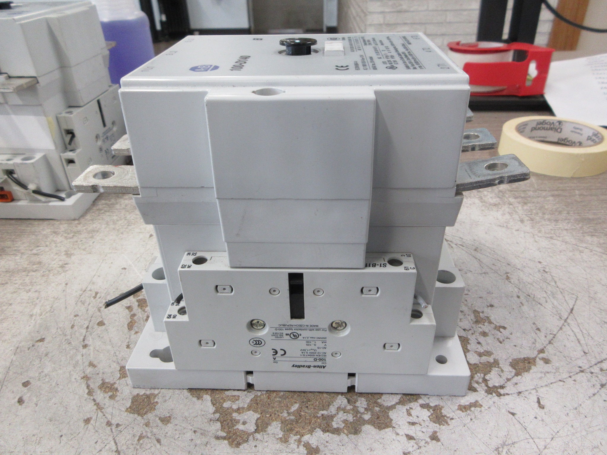 Allen-Bradley Contactor 100-D140 208-277V Coil 140A 600V (1) Aux Contacts Used