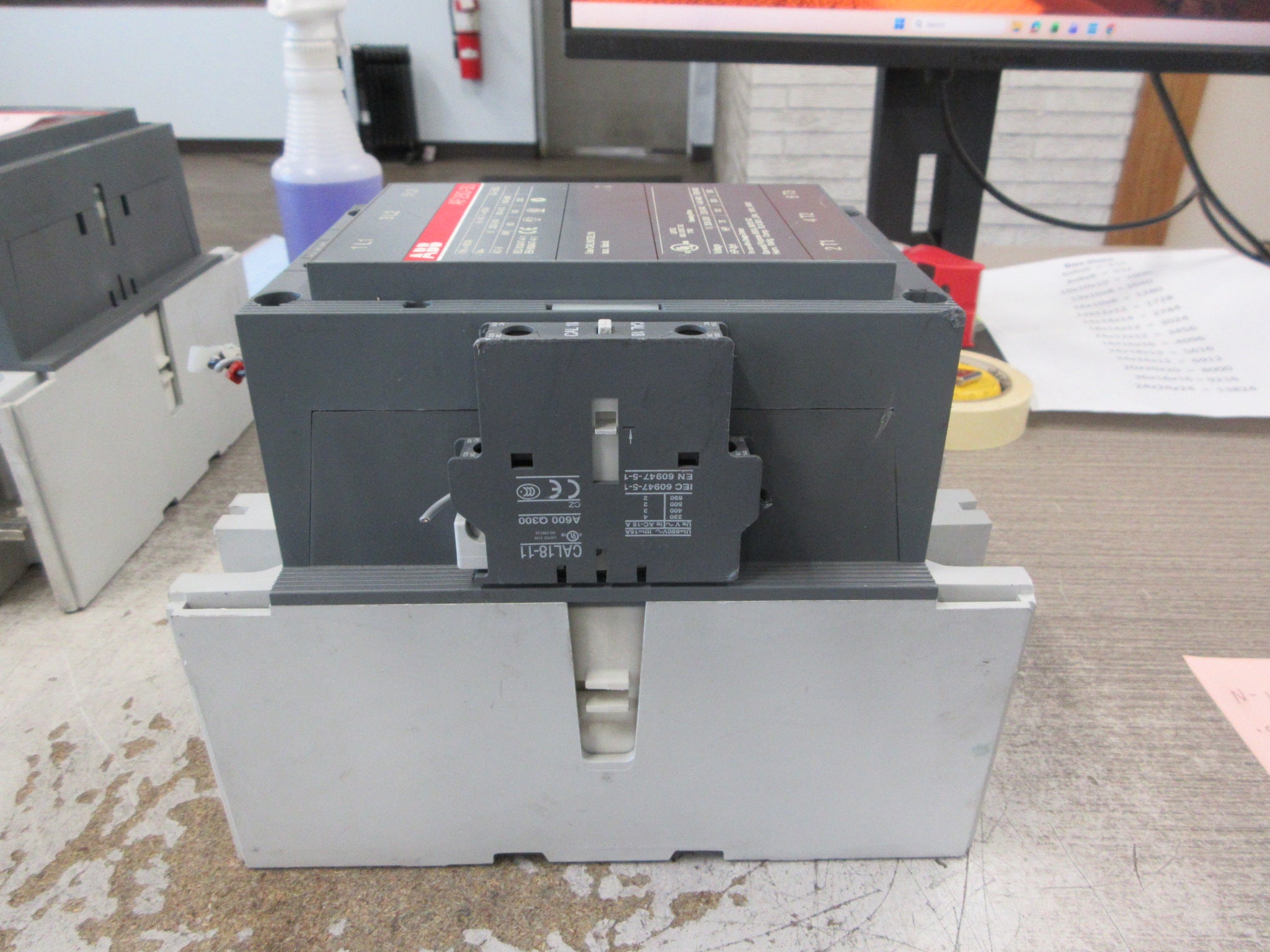 ABB Contactor AF260-30 20-60VDC Coil 350A 600V (1) Aux Contact Used