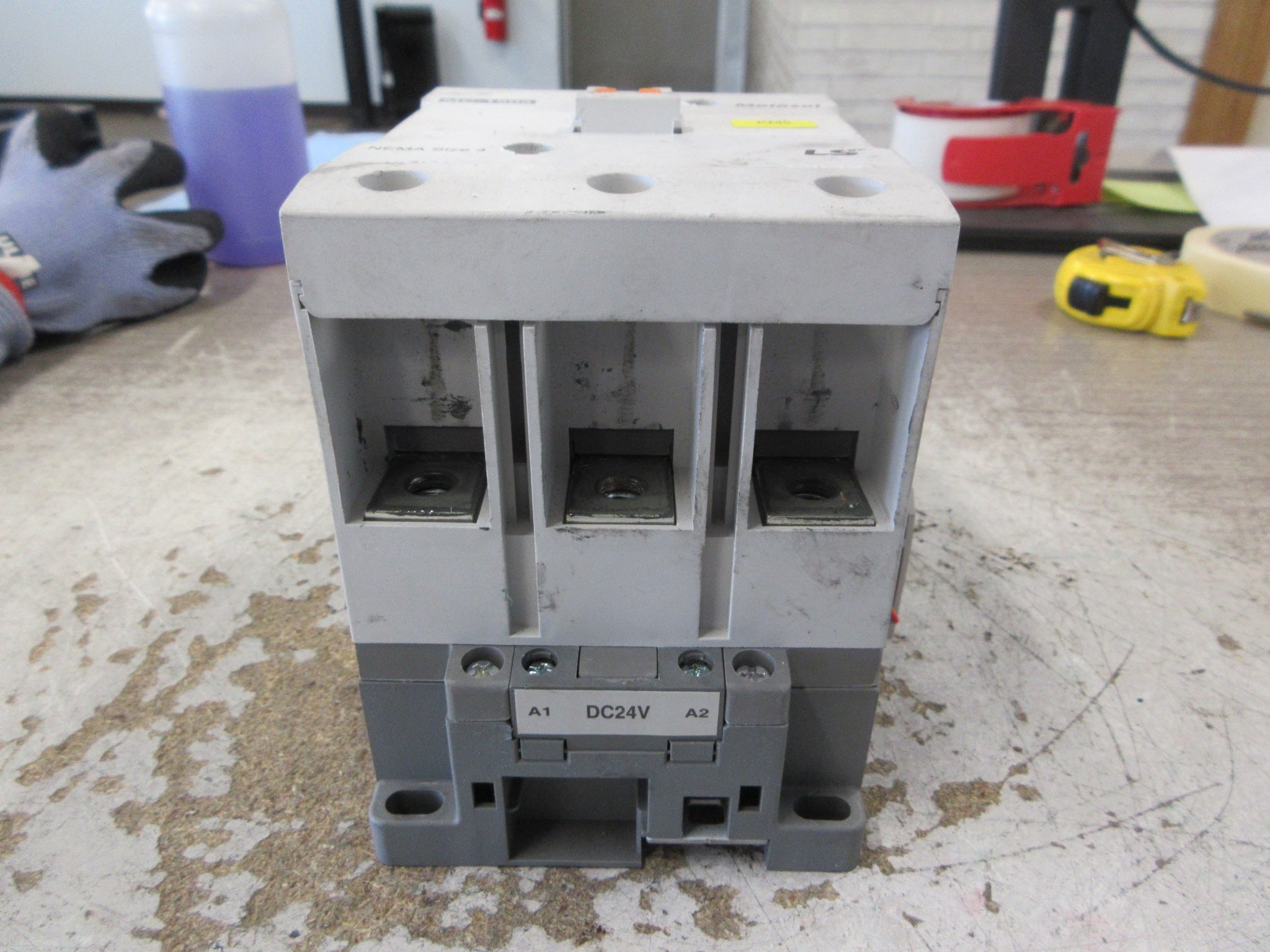 LS Metasol Size 4 Contactor MC-150a 24VDC Coil 250A 600V (2) Aux Contacts Used