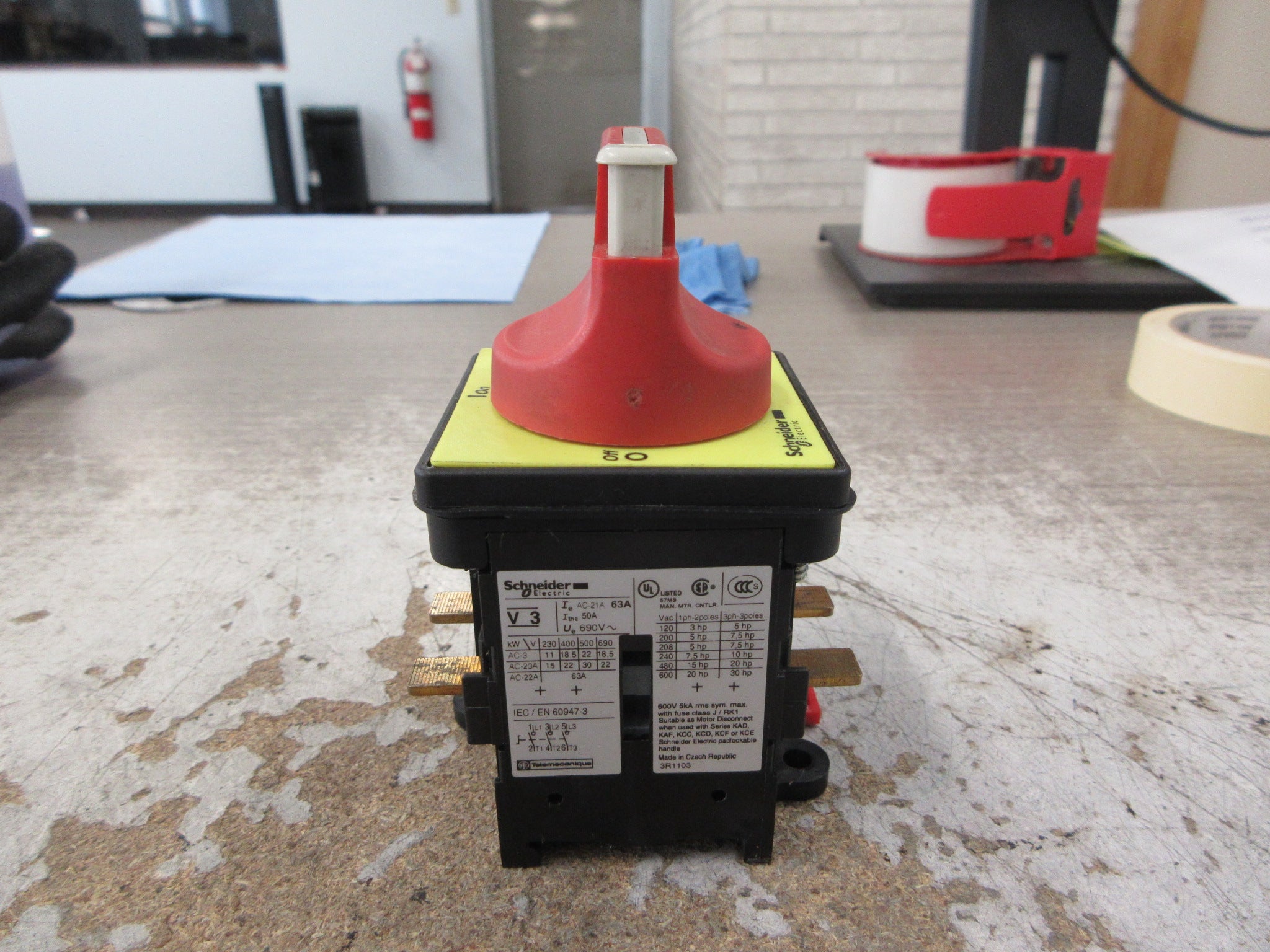 Schneider Electric Disconnect Switch V3 63A 600V Used