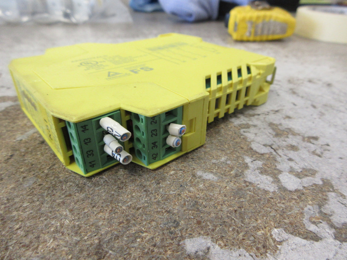 Phoenix Contact Safety Relay 2963763 PSR-SCP-24UC/ESA4/3X1/1X2/B Used