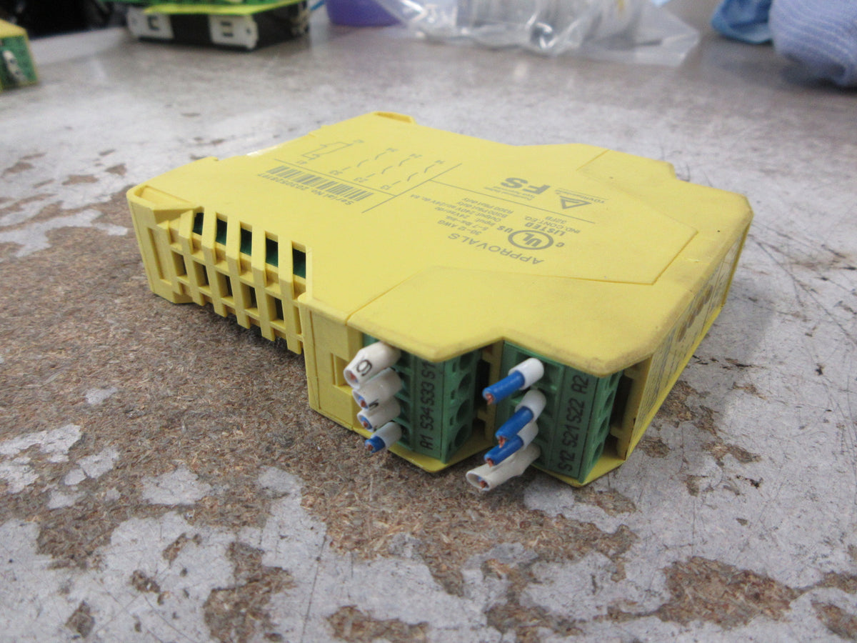 Phoenix Contact Safety Relay 2963763 PSR-SCP-24UC/ESA4/3X1/1X2/B Used
