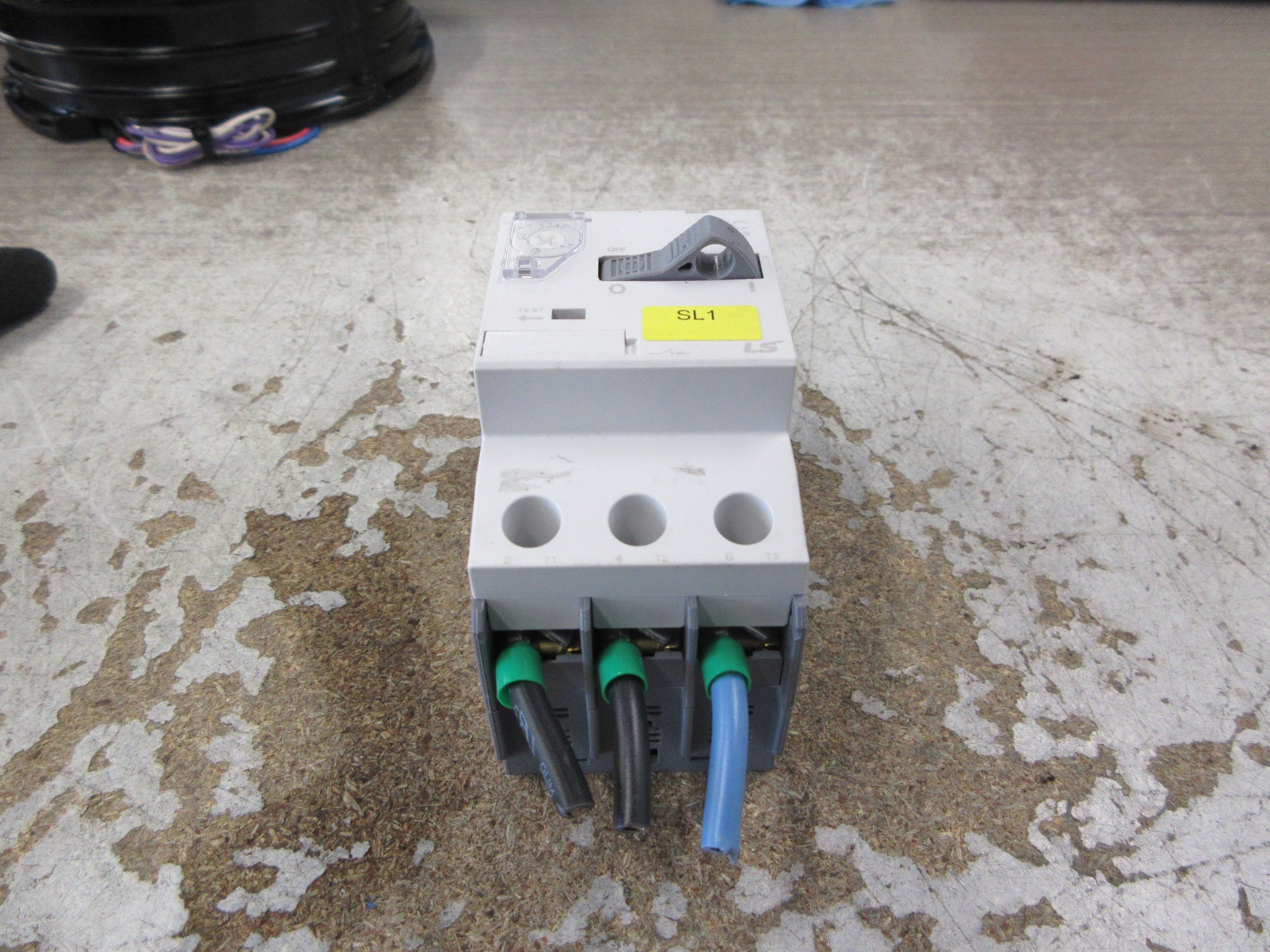 LS Meta MEC Manual Starter MMS-32S Trip: 14-22A *Broken DIN-Rail Mount* Used