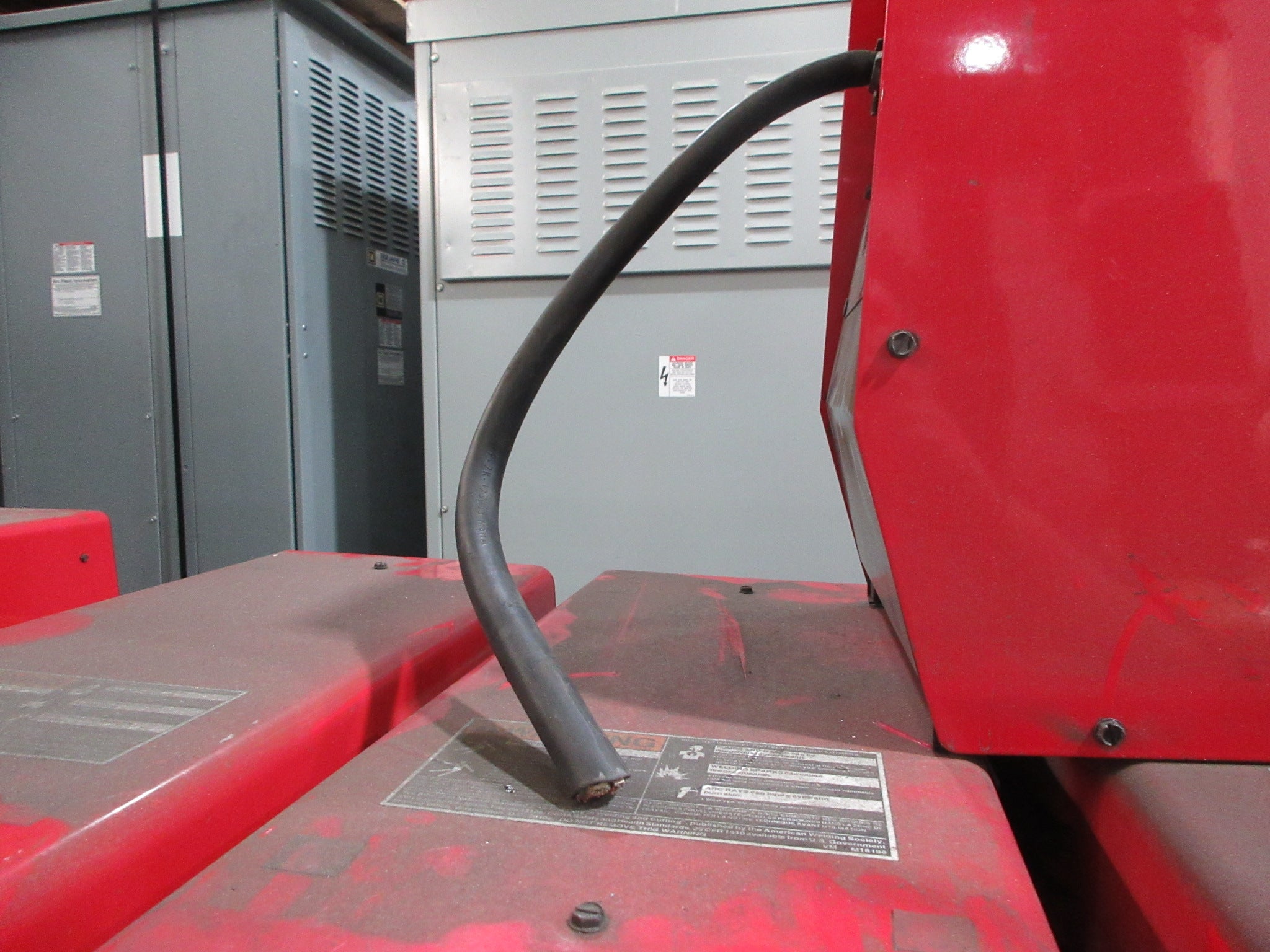Lincoln Electric Invertec Welding Power Source V300-PRO 300A 208/230/460V Used