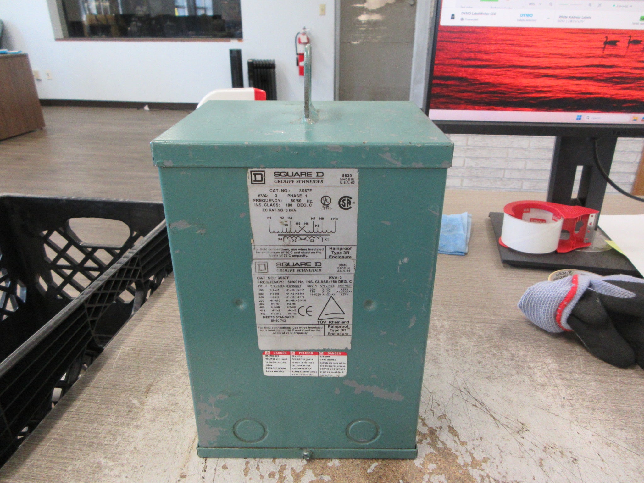Square D 3R Transformer 3S67F 3KVA Pri: 190-440V Sec: 110/220V 1Ph 50/60Hz Used