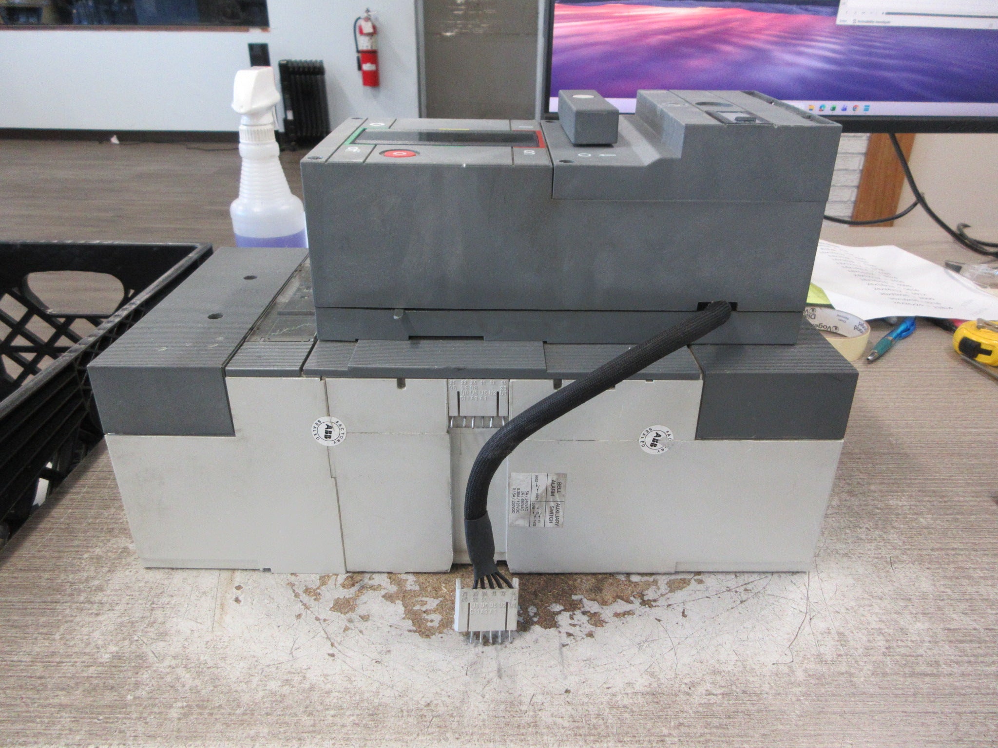 ABB Isomax S7 Circuit Breaker PR212/P 1200A 220V Shunt Trip W/Aux Switch Used