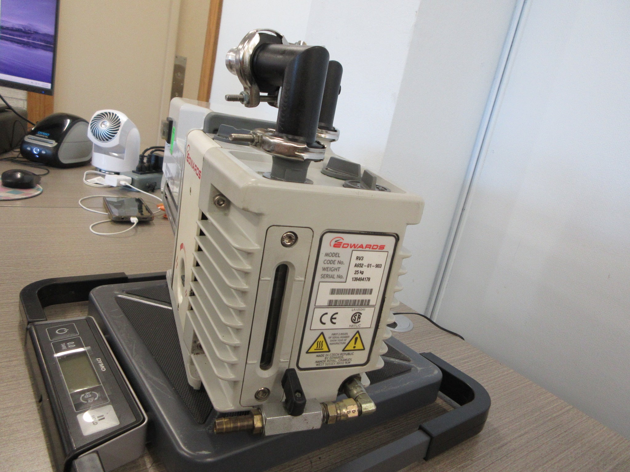 Edwards RV3 Rotary Vane Vacuum Pump A652-01-903 0.75HP 120/240V Used