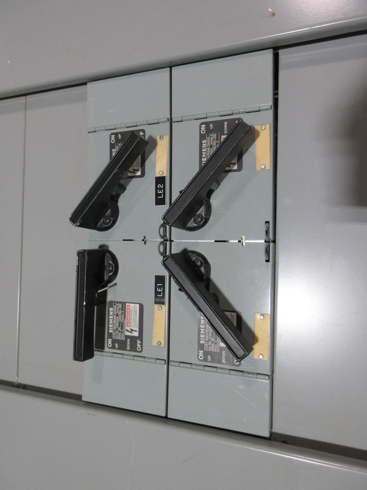 Siemens ITE Series FPP Panelboard FGML4100STM 225A 208Y/120V 3Ph 4W Used