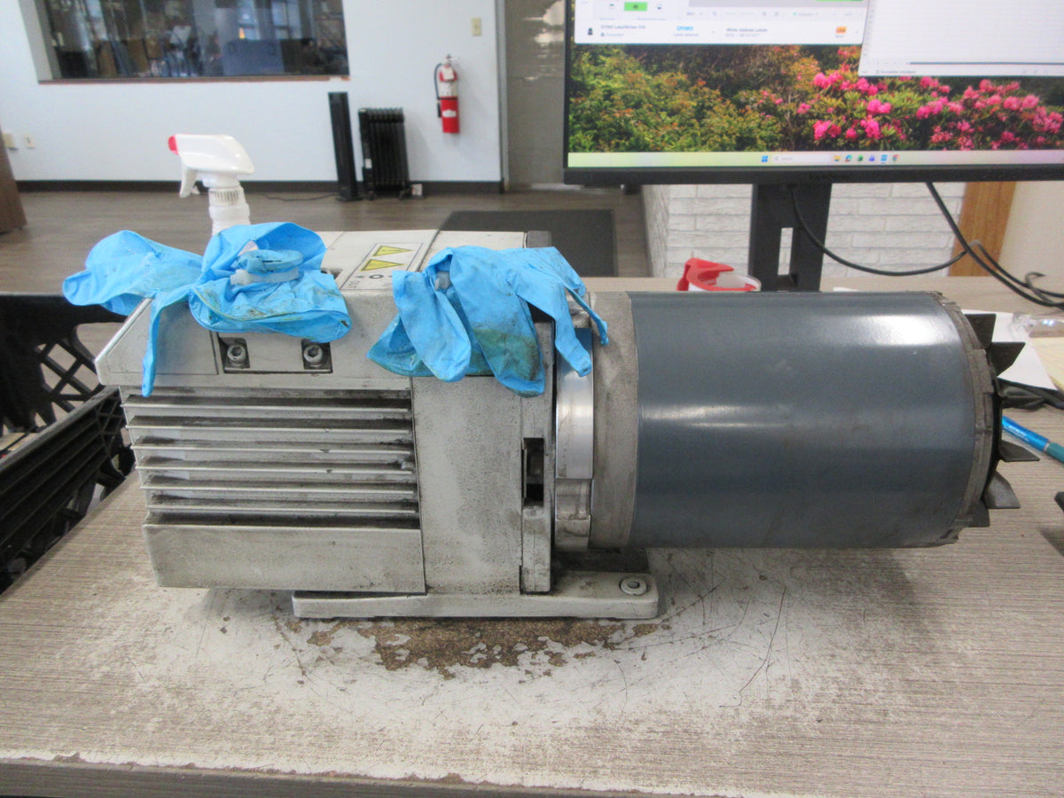 Leybold Trivac Vacuum Pump D8B 8 m3/h 1HP 1725RPM 208-230/460V 3P Used
