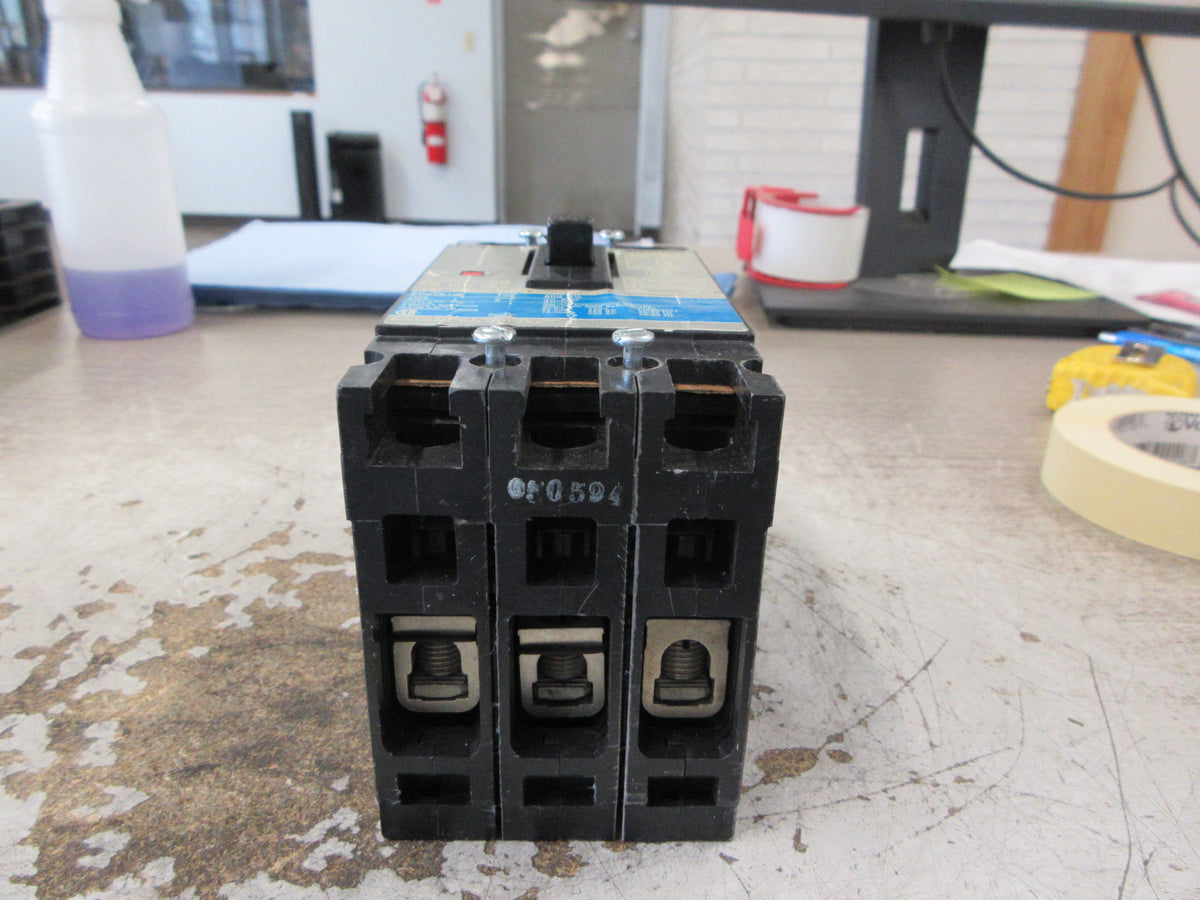 Siemens Sentron Circuit Breaker ED63B100 100A 600V 3P W/Mounting Screws Used