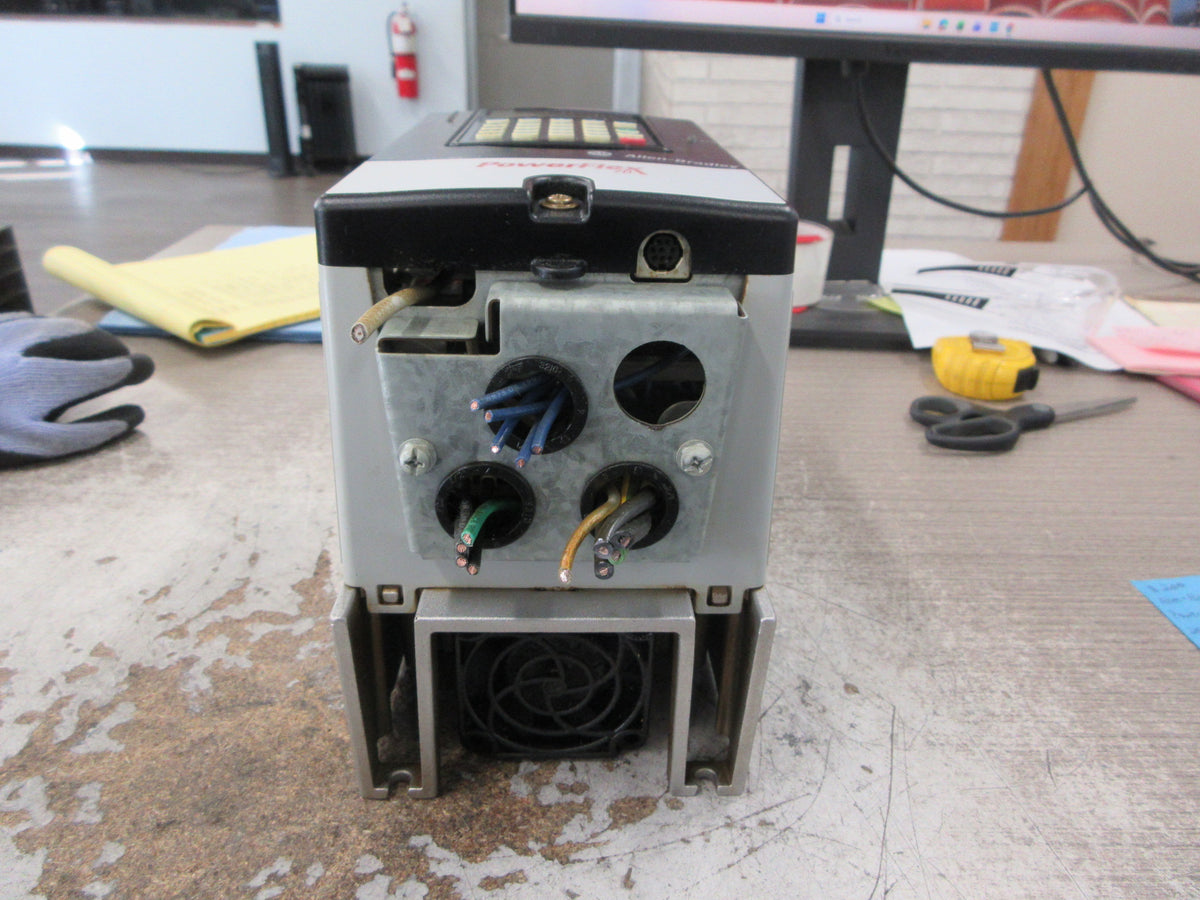 Allen-Bradley PowerFlex 70 AC Drive 20AD2P1A0AYNNNC0 Ser. A 1HP 3Ph Used