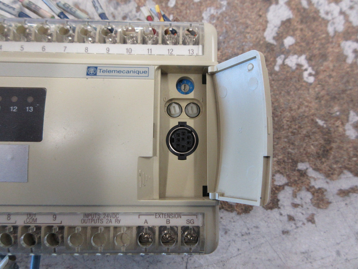 Schneider Automation Modicon TSX Nano I/O Module TSX 07 31 2422 PV: 03 Used
