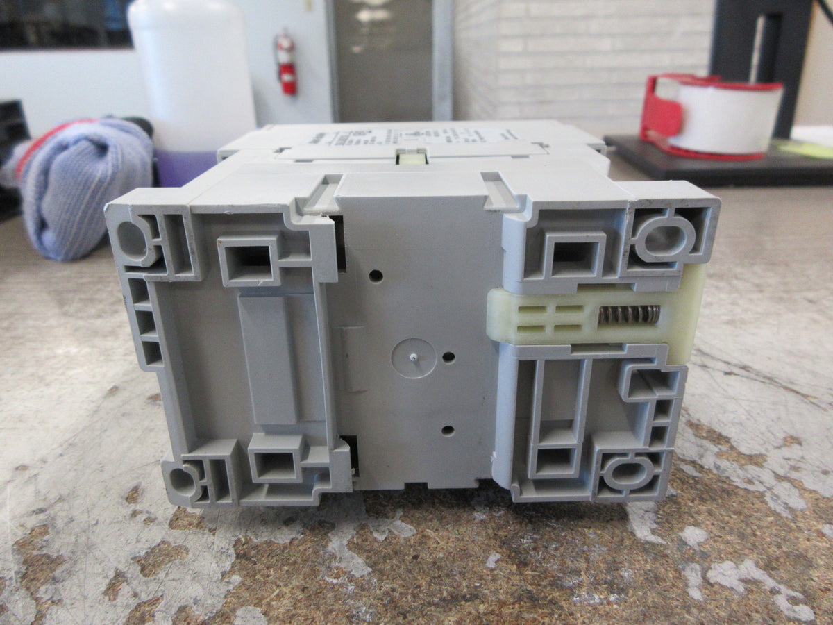 Allen-Bradley Contactor 100-C60D*00 Ser. B 24VDC Coil 90A 600V Used