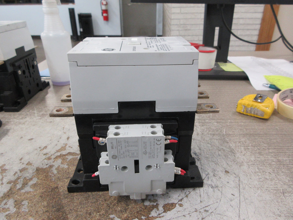 GE Contactor CK75CA300 120V Coil 156A 600V 50/60Hz (2) Aux Contact Used