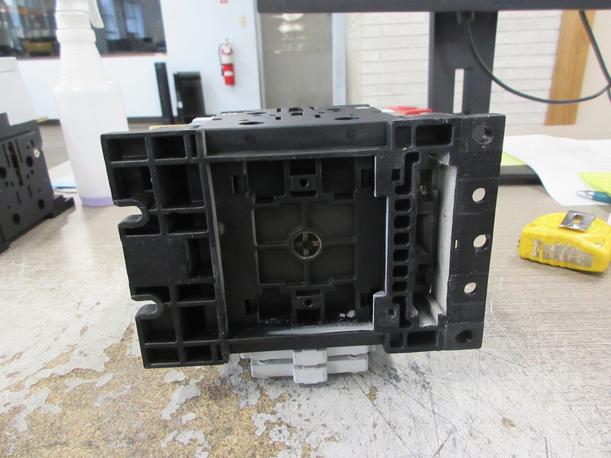 GE Contactor CK75CA300 120V Coil 156A 600V 50/60Hz (2) Aux Contact Used