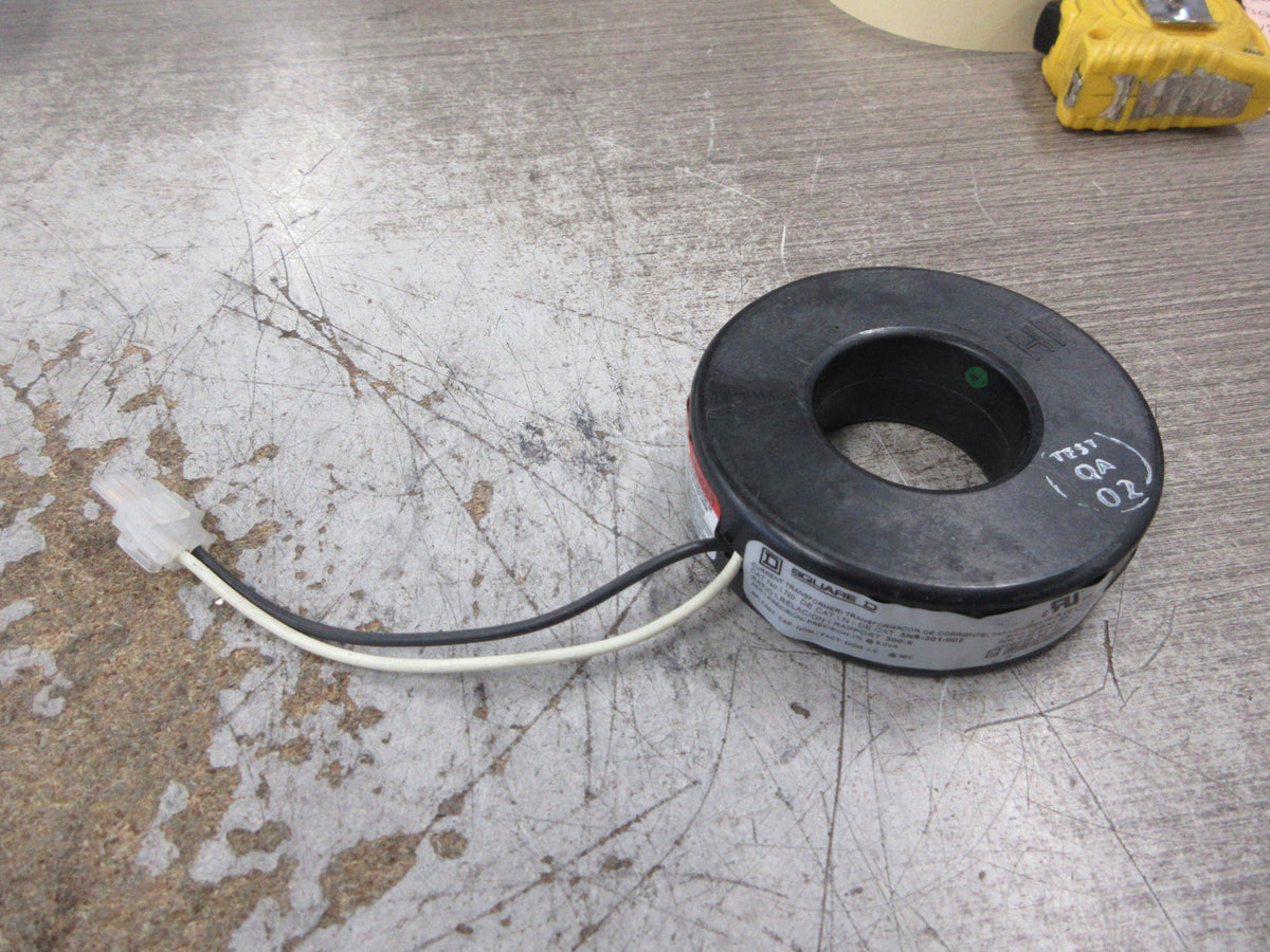 Square D Current Transformer 5NR-301-002 Ratio 300:5A 600V 50-400Hz Used