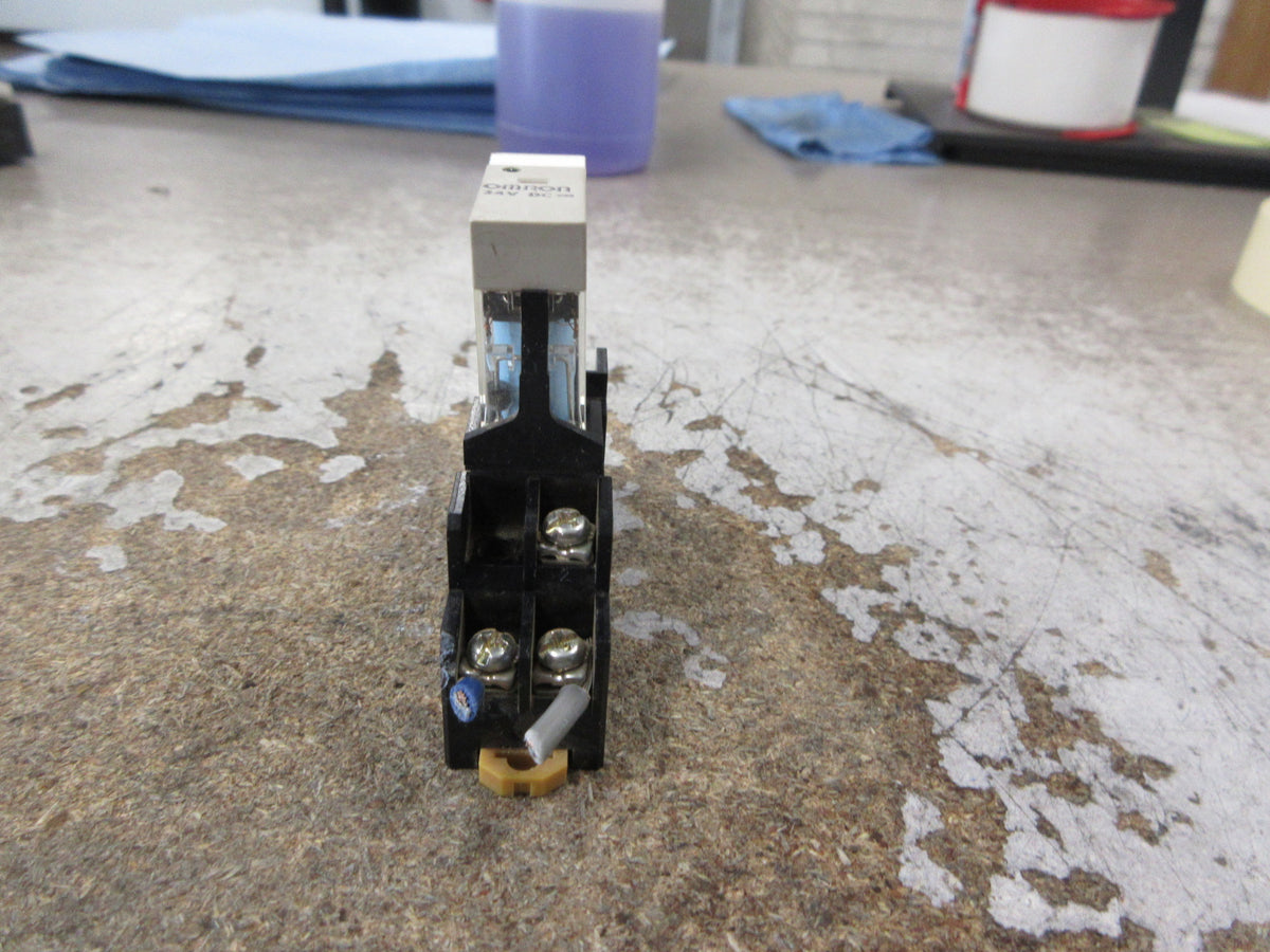Omron Relay G2R-1-SND(S) 24VDC Coil W/Base Used