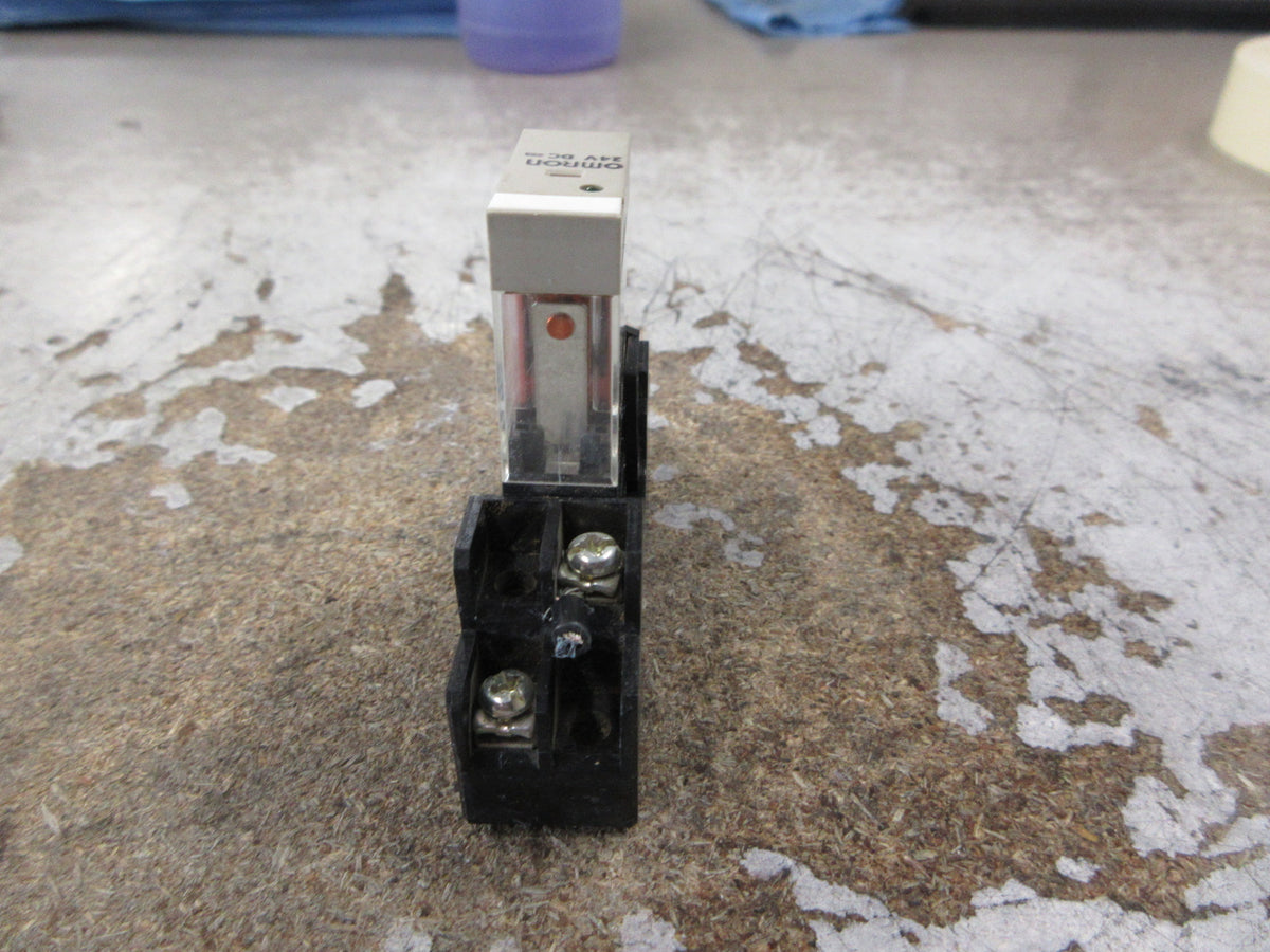 Omron Relay G2R-1-SND(S) 24VDC Coil W/Base Used