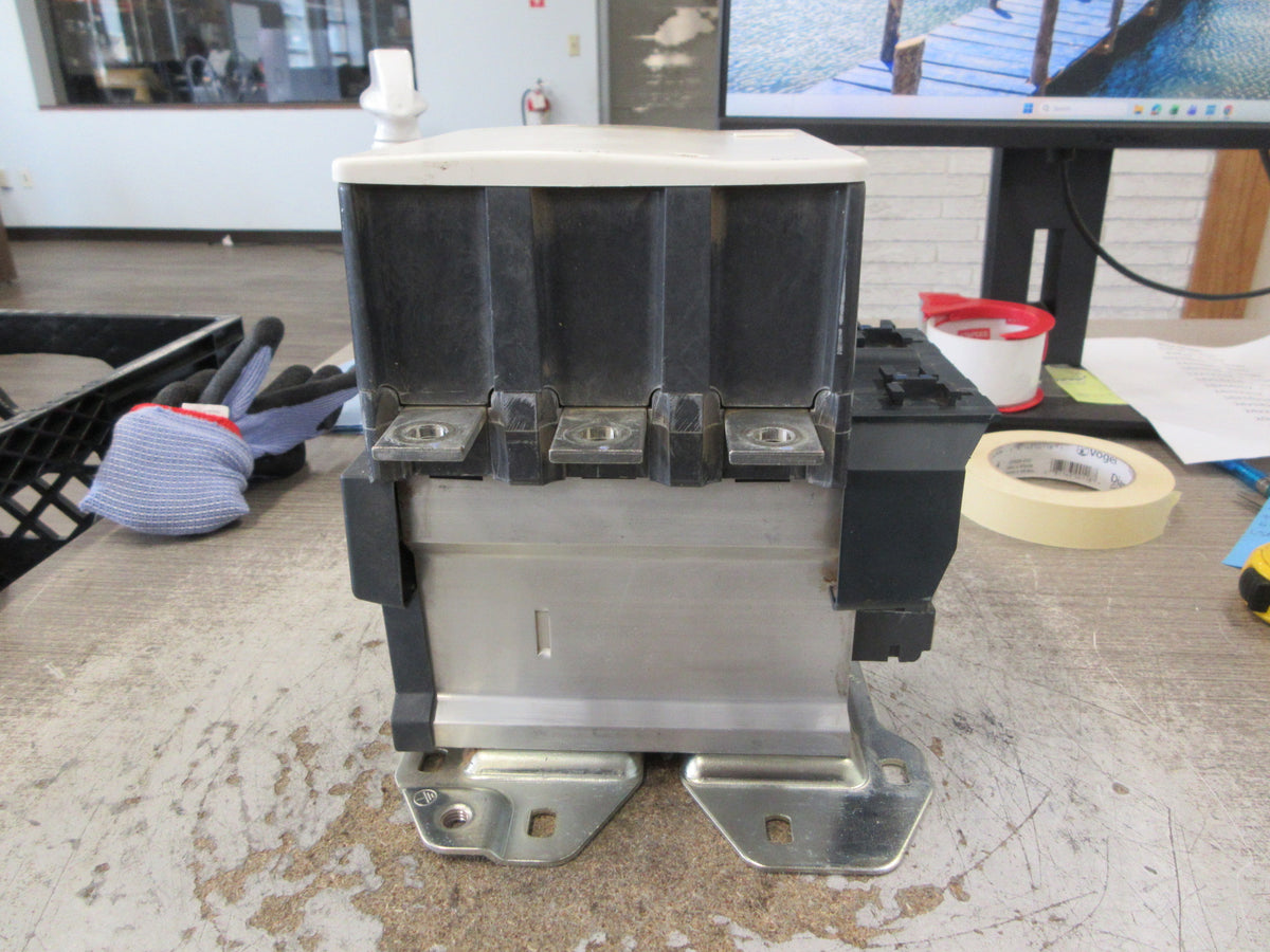 Schneider Electric Contactor LC1F400 240V Coil 420A 600V Used