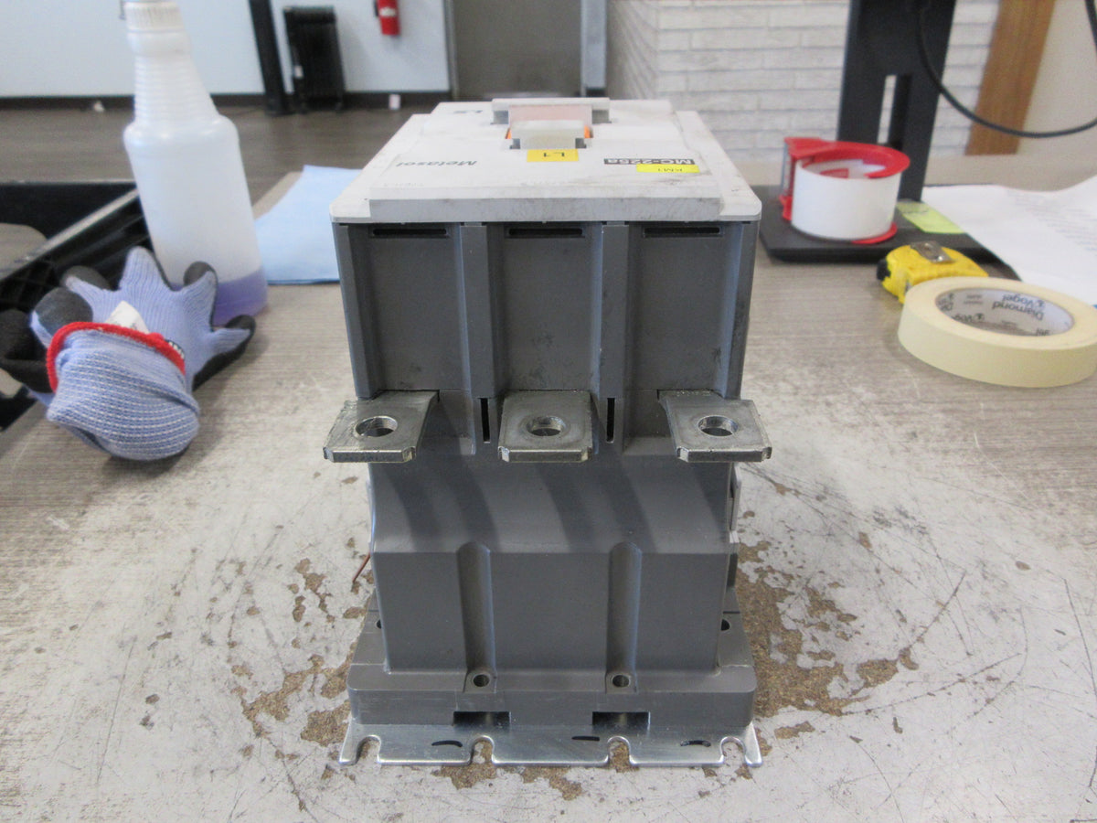 LS Metasol Contactor MC-225a 24-25VAC/24VDC Coil 350A 600V *No Base Screws* Used
