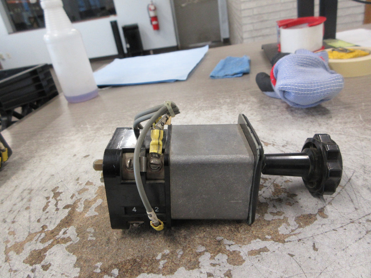 GE Type SBM Voltmeter Rotary Switch 10AA004 Used