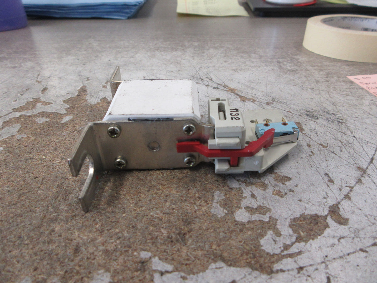 Ferraz Shawmut Protistor Fuse DN00UB69V315L 200A 690V W/Aux Contact Used