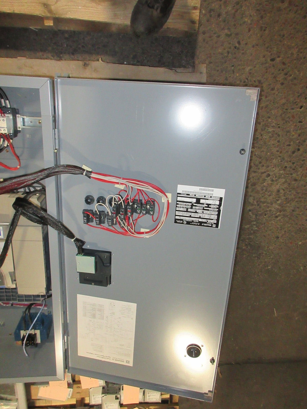 Square D E-Flex Altivar AC Drive 8839 EFDLG4VY A07B08 Ser. B 25HP 3Ph Used