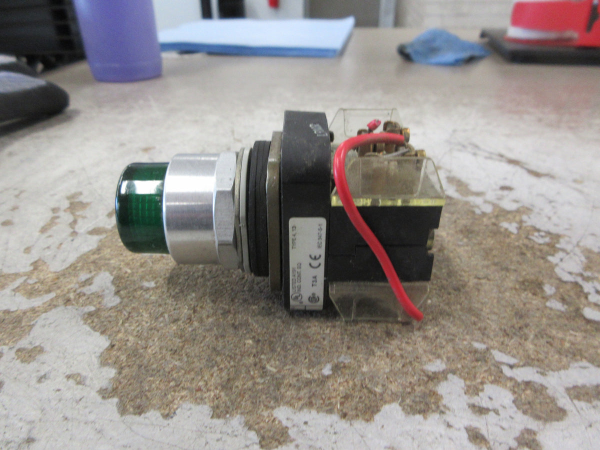 Allen-Bradley Illuminated Push Button 800T-QT10 Ser. T 120V AC/DC Green Used