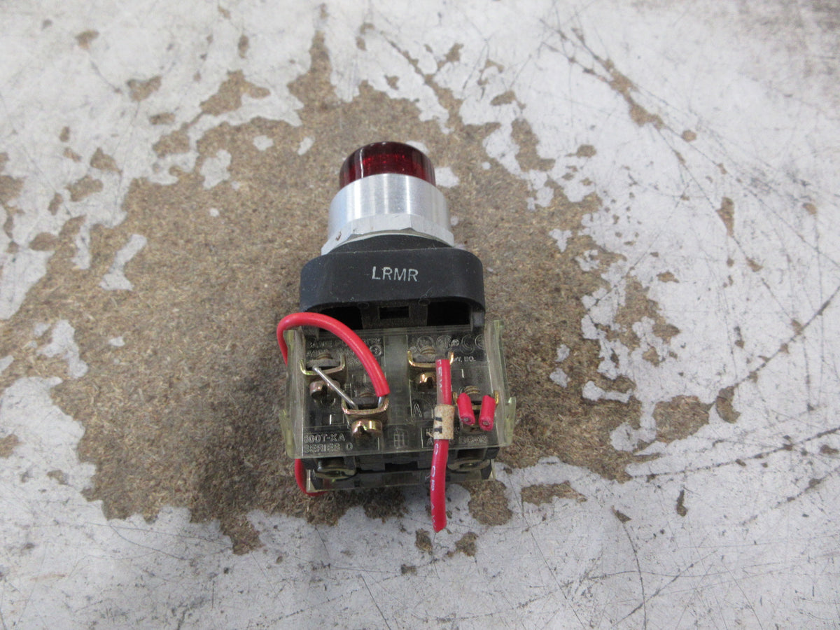 Allen-Bradley Illuminated Push Button 800T-QT10 Ser. T 120V AC/DC Red Used