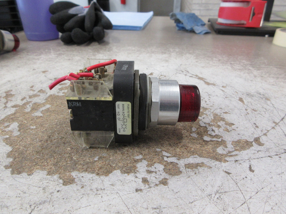 Allen-Bradley Illuminated Push Button 800T-QT10 Ser. T 120V AC/DC Red Used